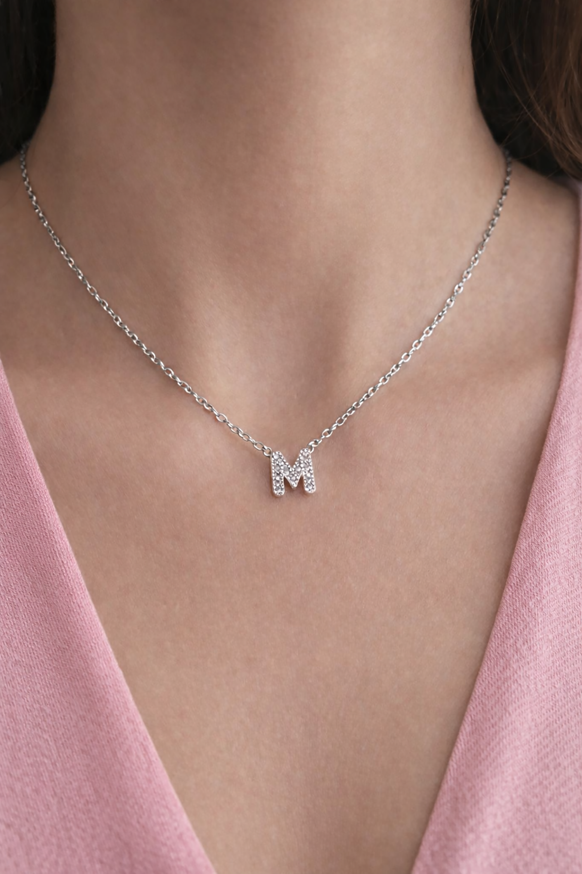 Gümüş Renk Taş Detaylı M Harfli Mini Çelik Kolye