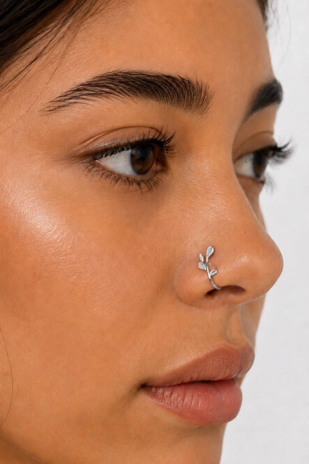 Gümüş Renk Yaprak Detaylı Cerrahi Çelik Deliksiz Kulak/Burun Piercing 