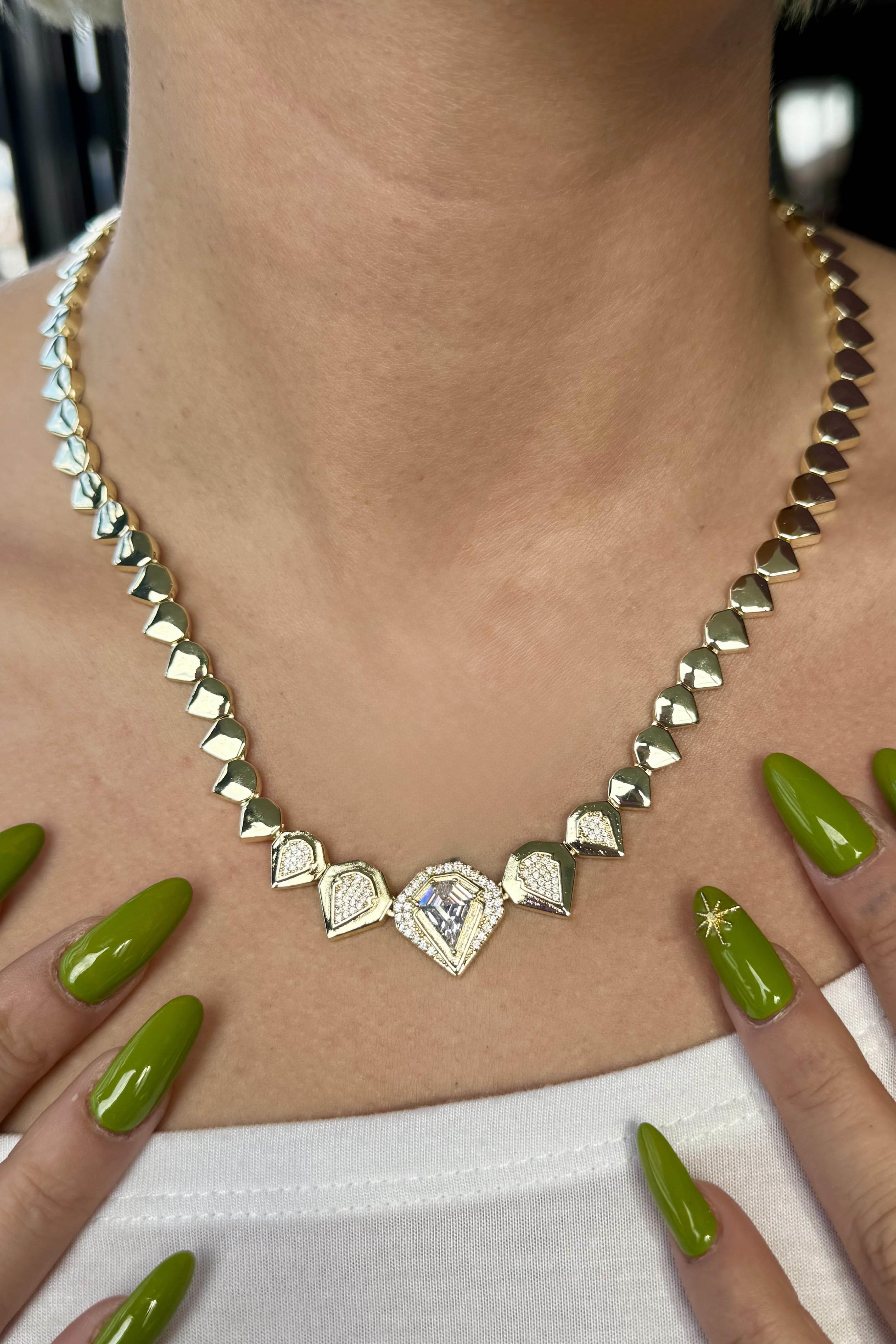 Altın Renk Taş Detaylı 14K Altın Kaplama VİP Kolye