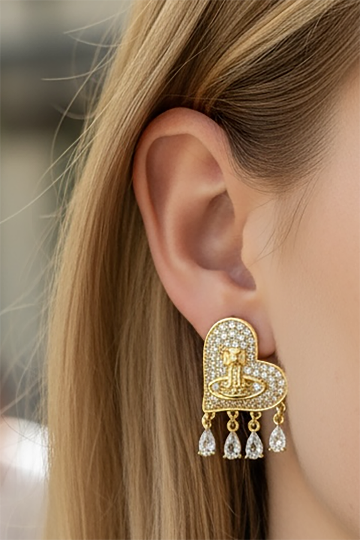 Altın Renk Kalp Figürlü Taş Detaylı Küpe (Çift)