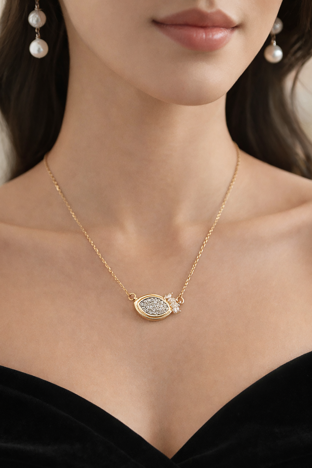 Altın Renk Taş Detaylı Çelik Kolye