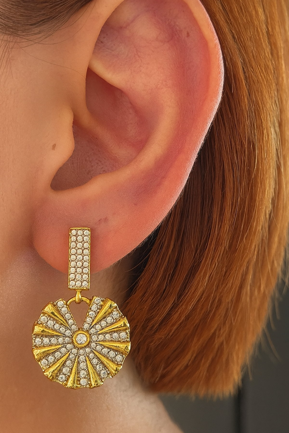 Altın Renk Taş Detaylı 14K Altın Kaplama TX Küpe (Çift)