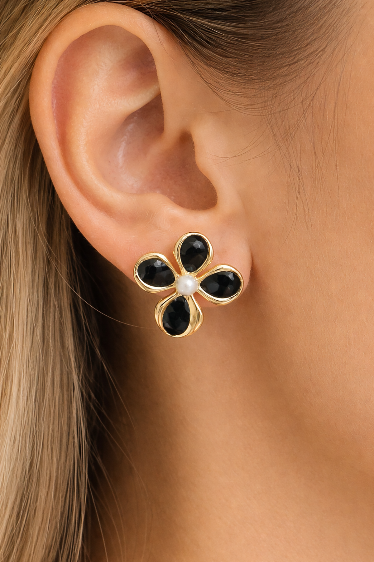 Altın Ve Siyah Renk Çiçek Figürlü Küpe (Çift)