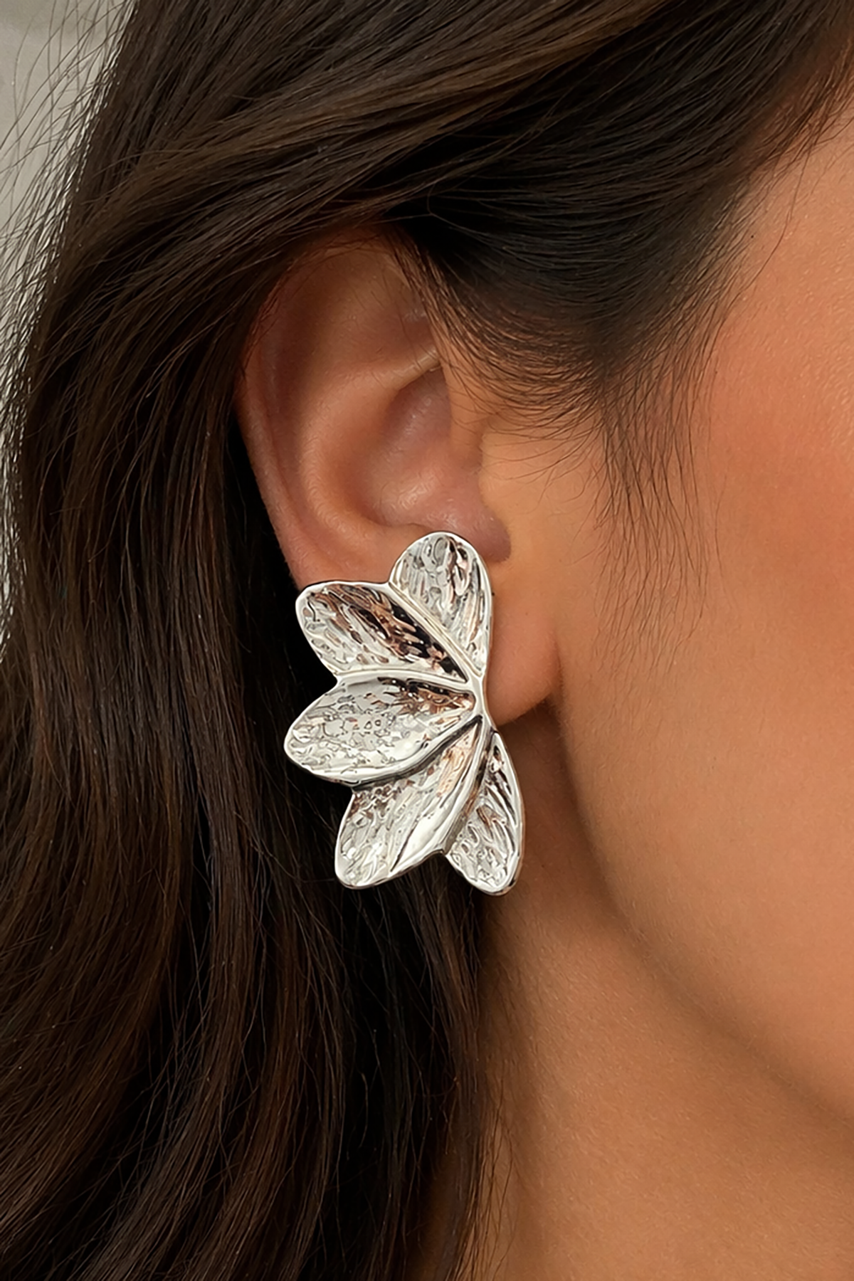 Gümüş Renk Çiçek Figürlü Küpe (Çift)