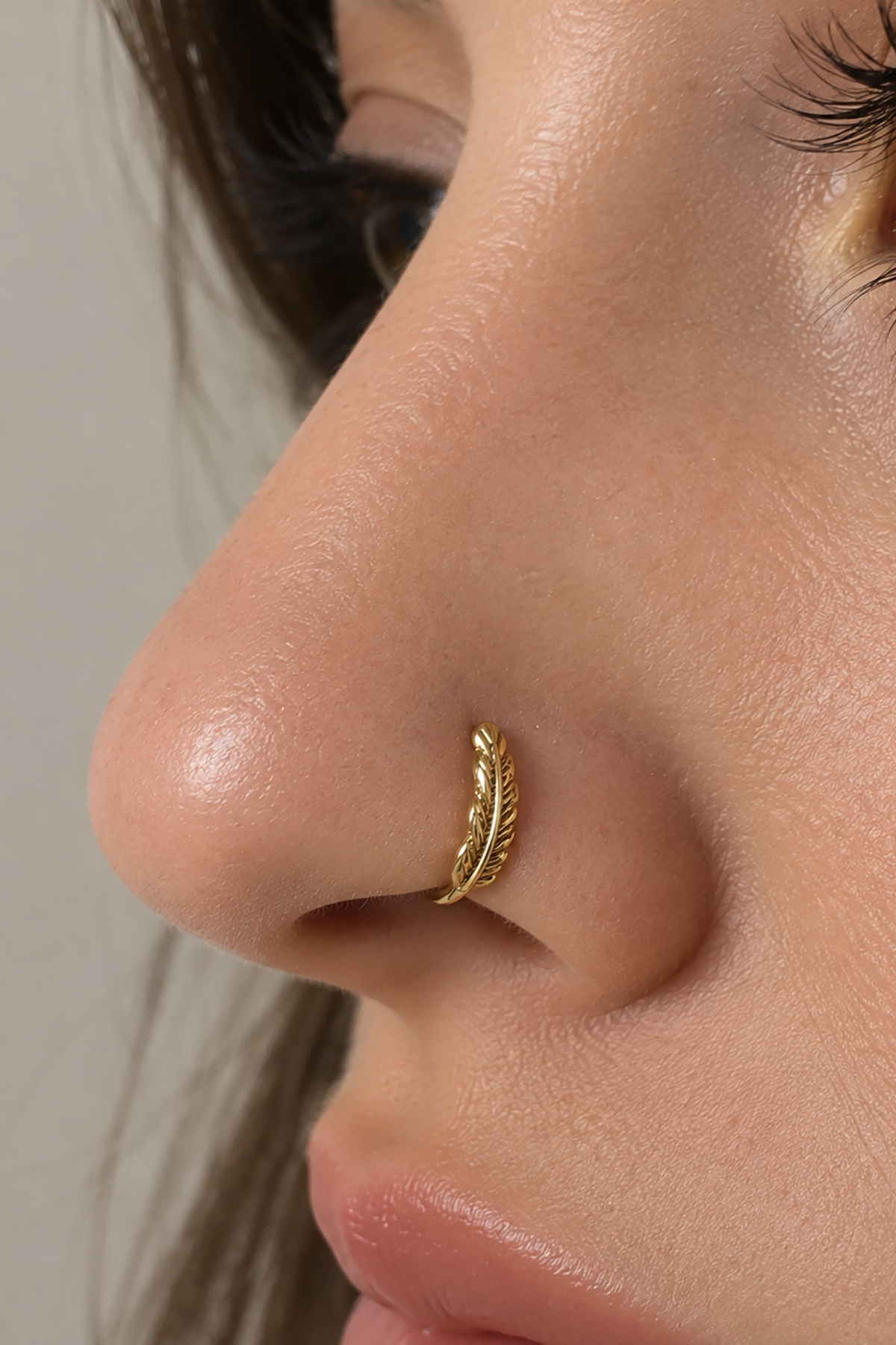 Altın Renk Yaprak Detaylı Cerrahi Çelik Deliksiz Kulak/Burun Piercing 