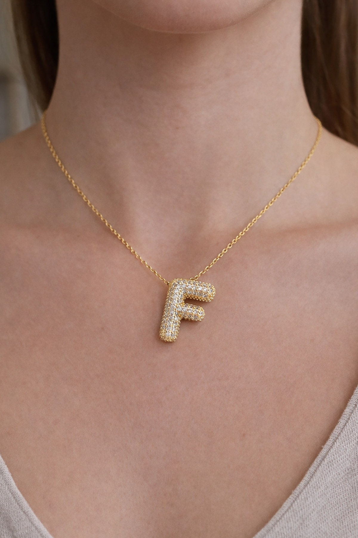 Altın Renk F Harf Taş Detaylı Çelik Kolye