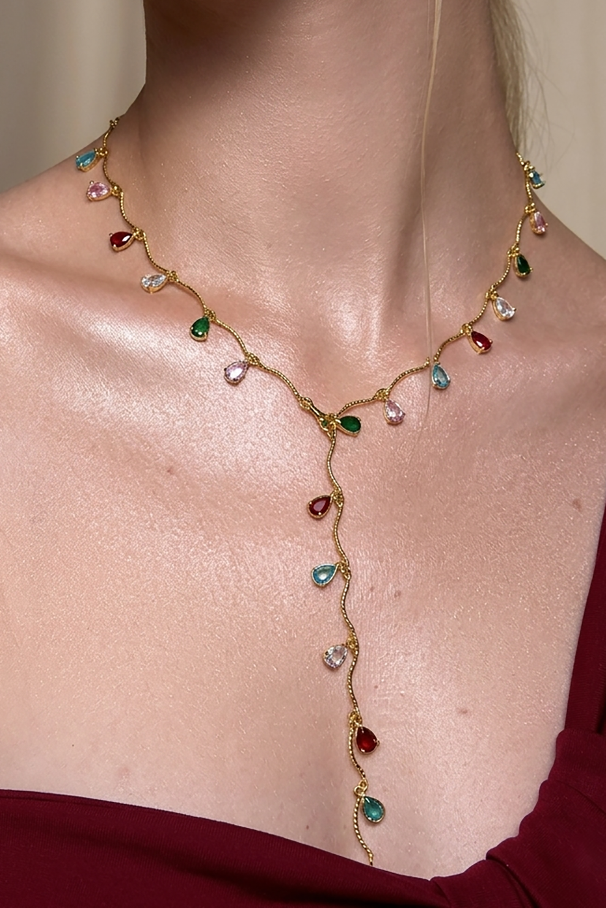 Altın Renk Taş Detaylı Çelik Y Kolye