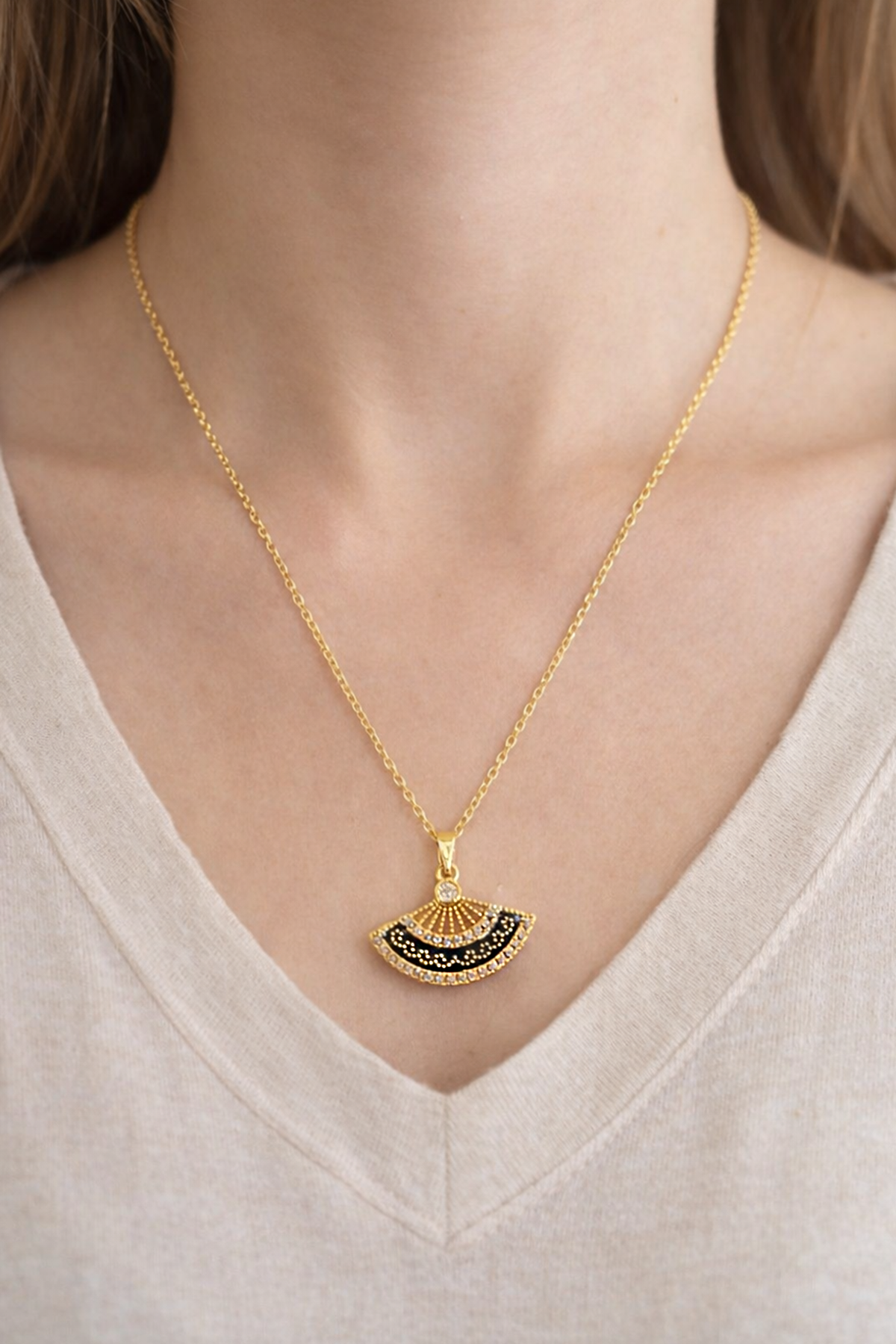 Altın Renk Yelpaze Figürlü Çelik Kolye