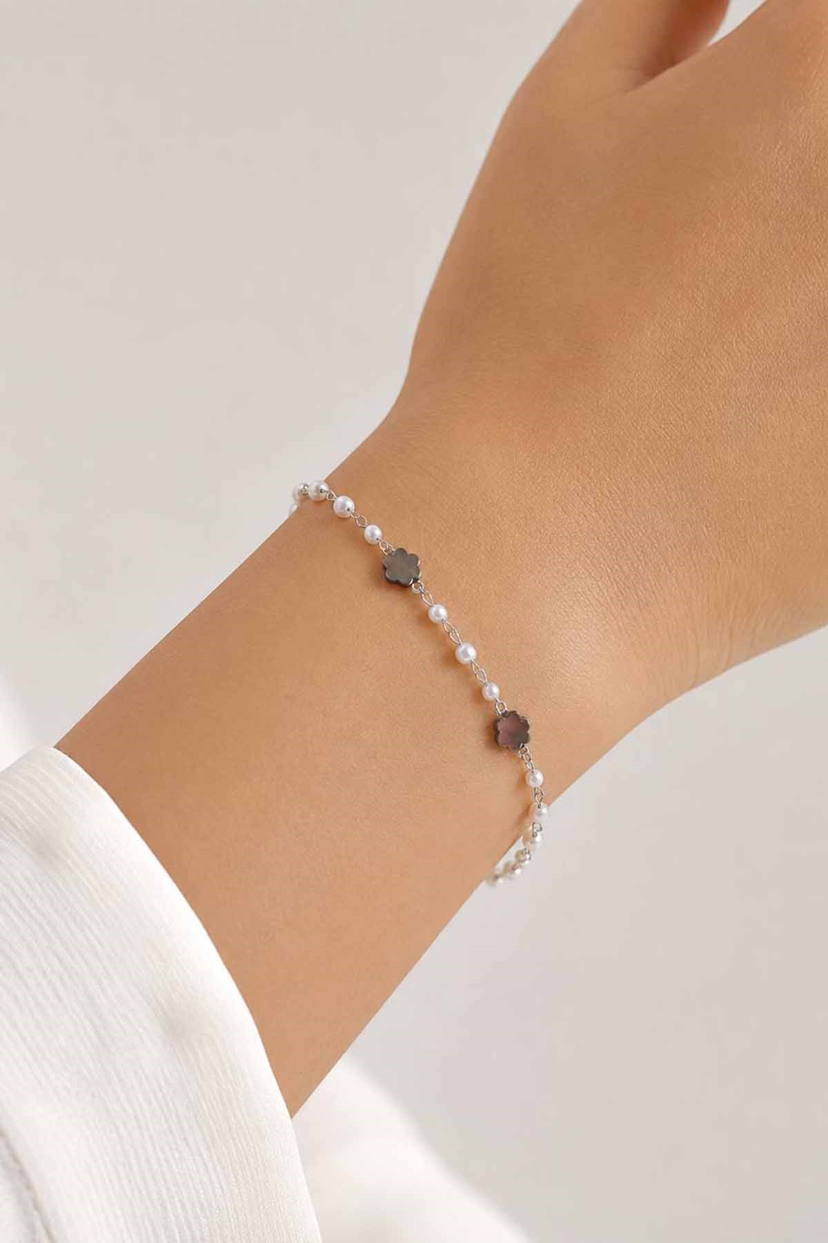 Gümüş Renk Çiçek Figürlü İnci Detaylı Bileklik