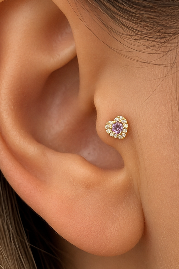 Altın Renk Mor Kalp Detaylı Cerrahi Çelik Tragus/Kıkırdak Küpe/Piercing (Tek)
