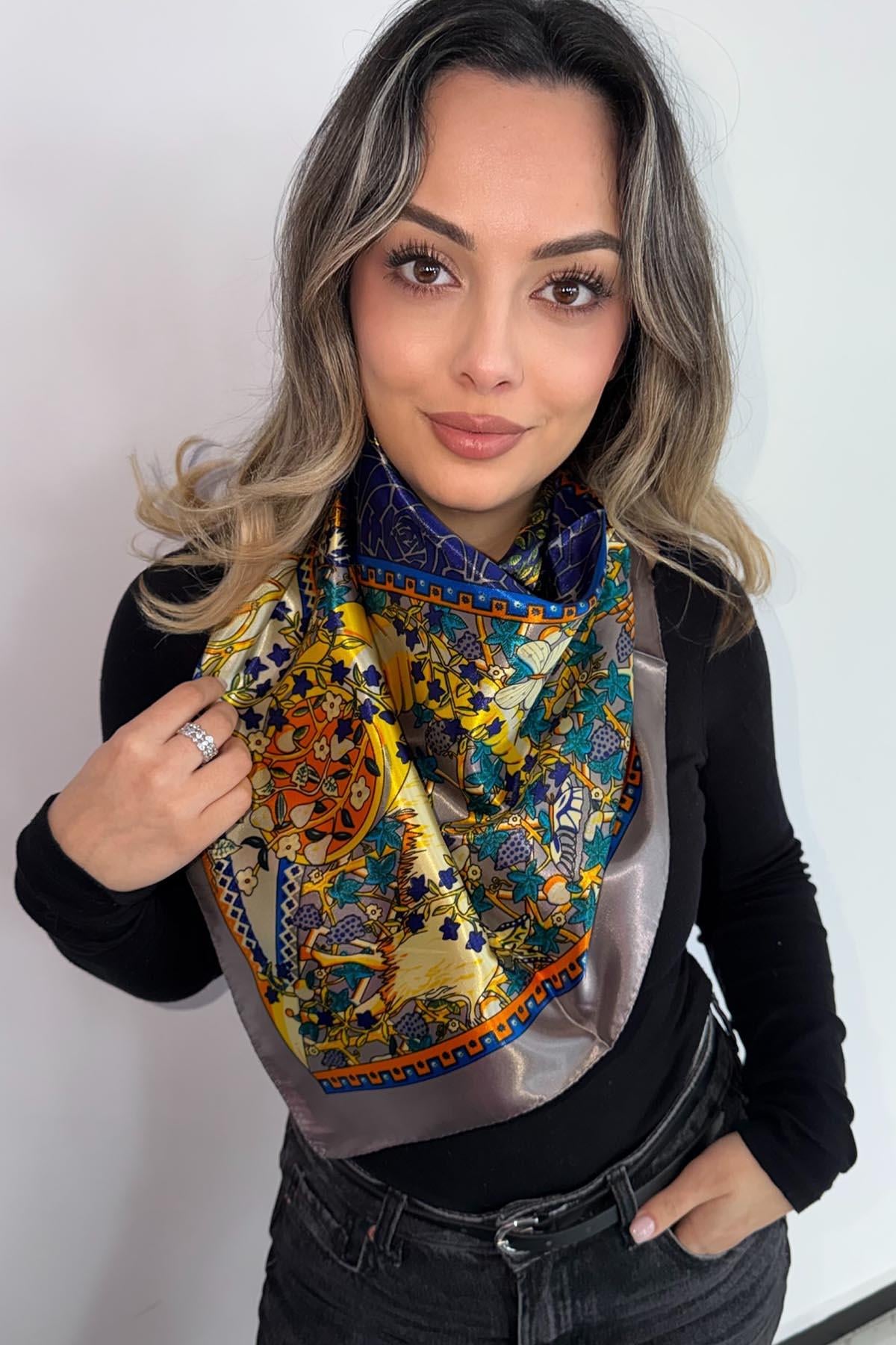 Gri Renk Karışık Desenli Saten Şal/Fular