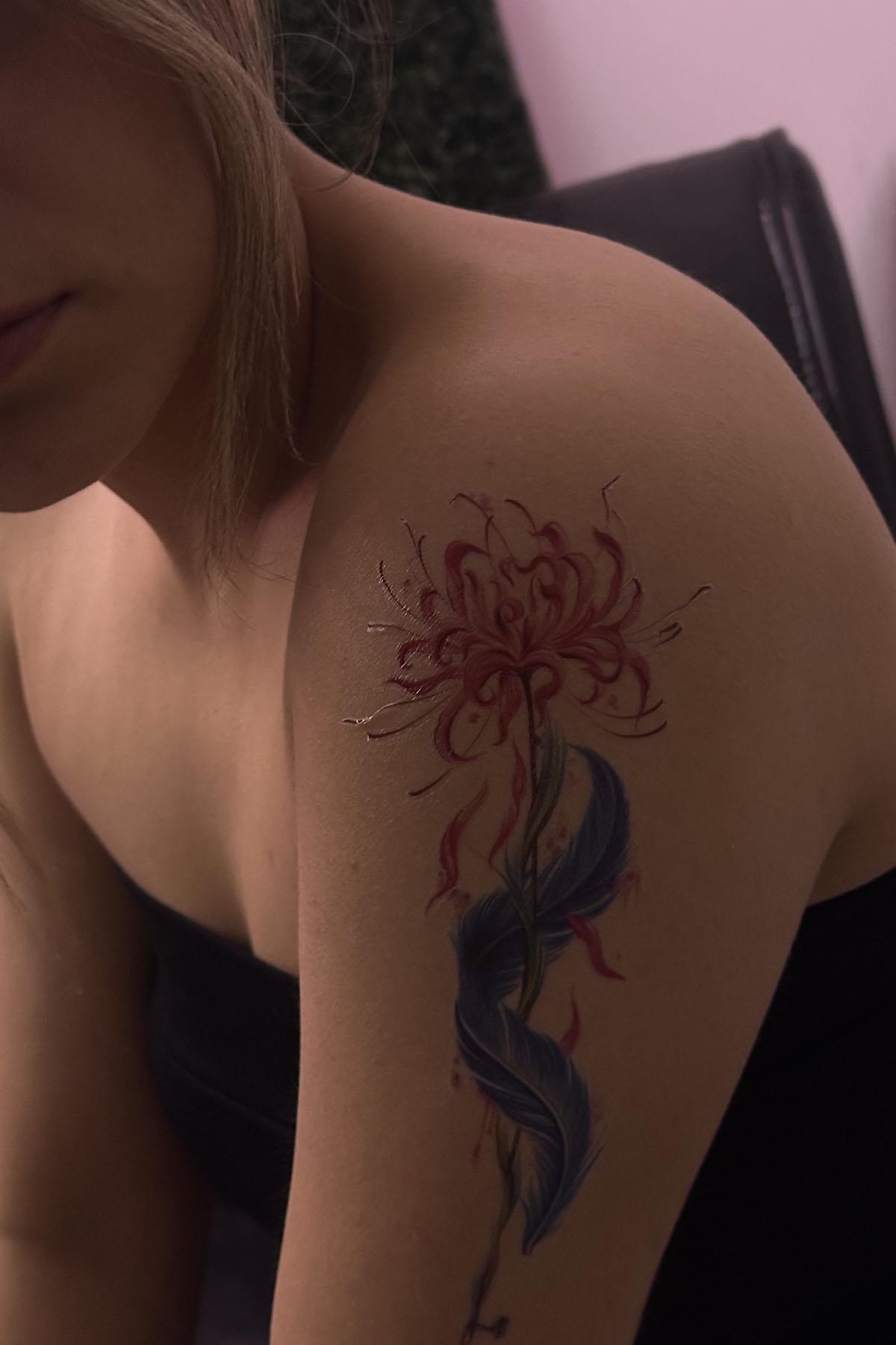 Geçici Çiçek Figürlü Dövme Tattoo