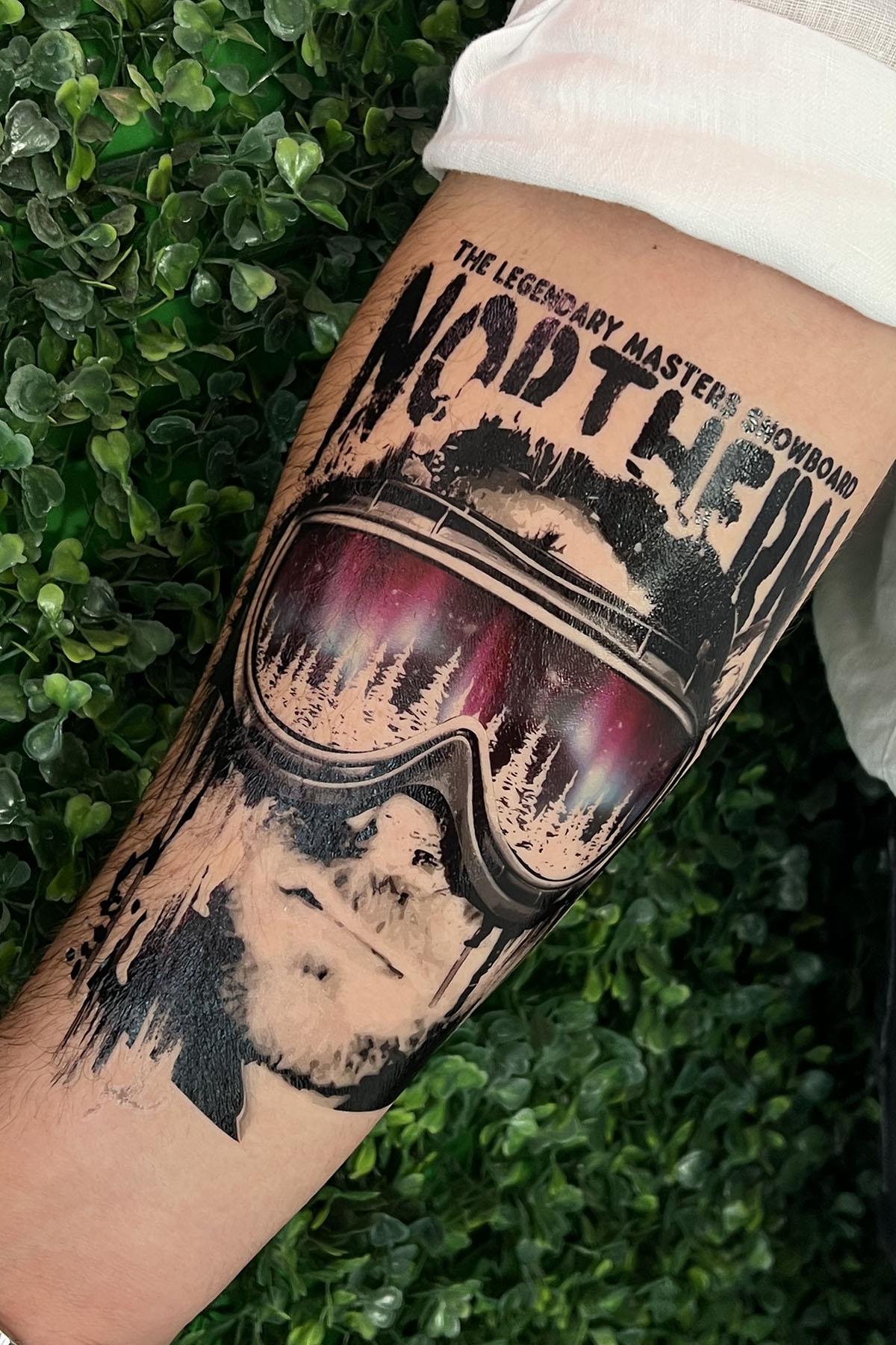 Geçici Erkek Modelli ve Yazılı Dövme Tattoo