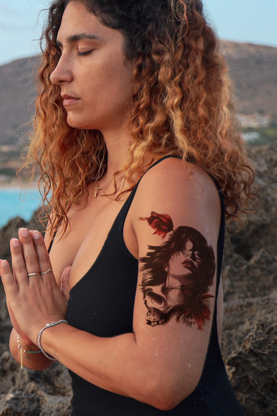Geçici Kadın Modelli Dövme Tattoo