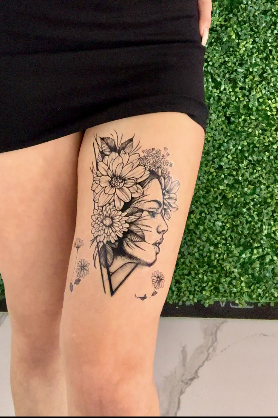 Geçici Kadın Ve Çiçek Figürlü Dövme Tattoo