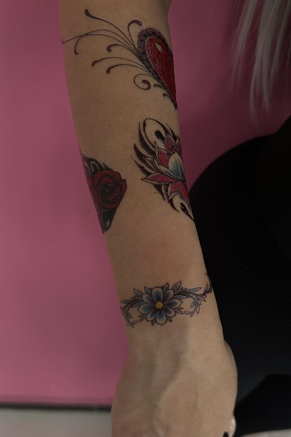 Geçici Kalp Ve Çiçek Figürlü Dövme Tattoo