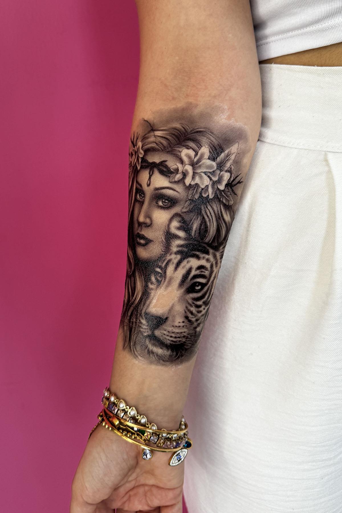 Geçici Kaplan Ve Kız Figürlü Dövme Tattoo