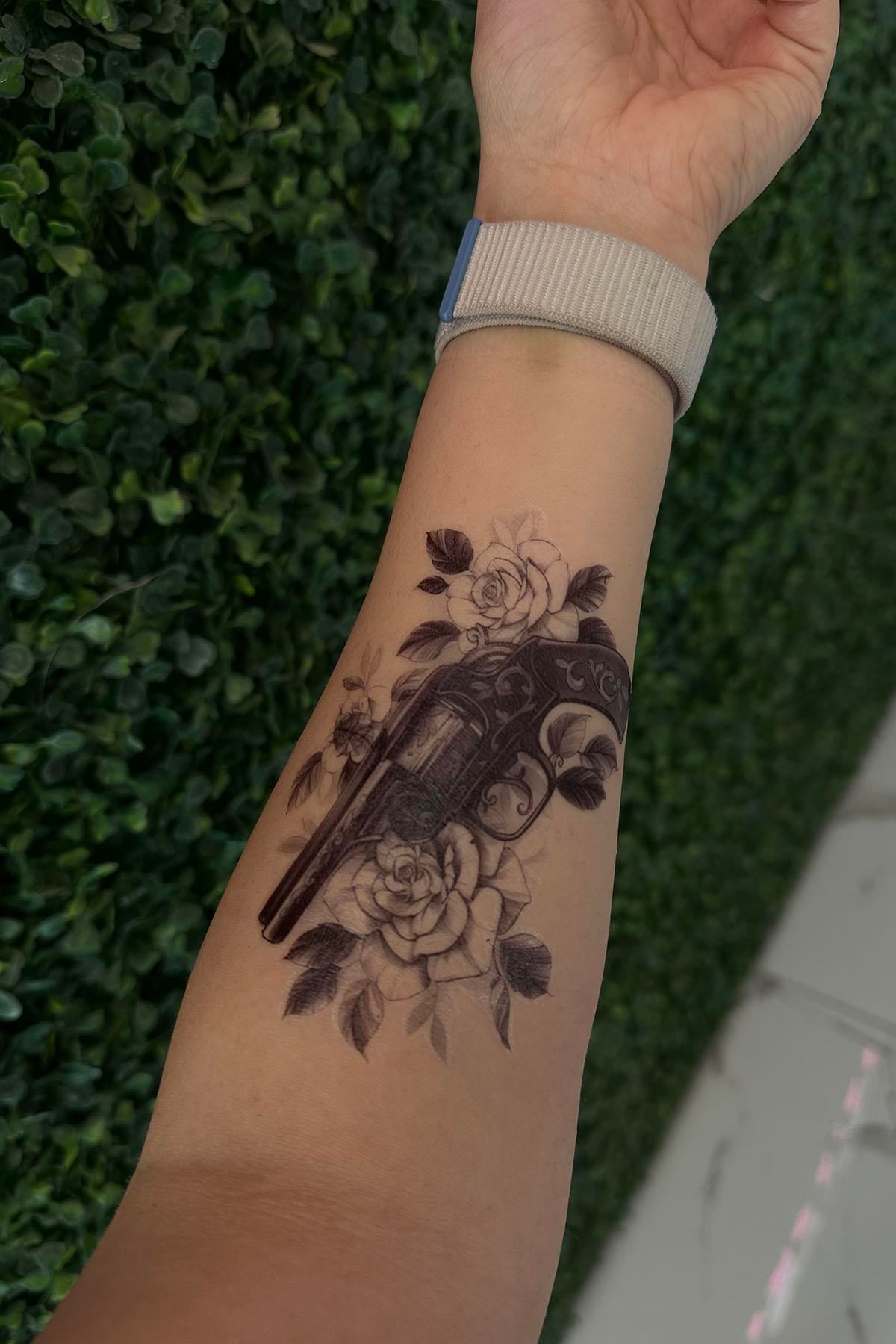Geçici Siyah Ve Çiçek Figürlü Dövme Tatto