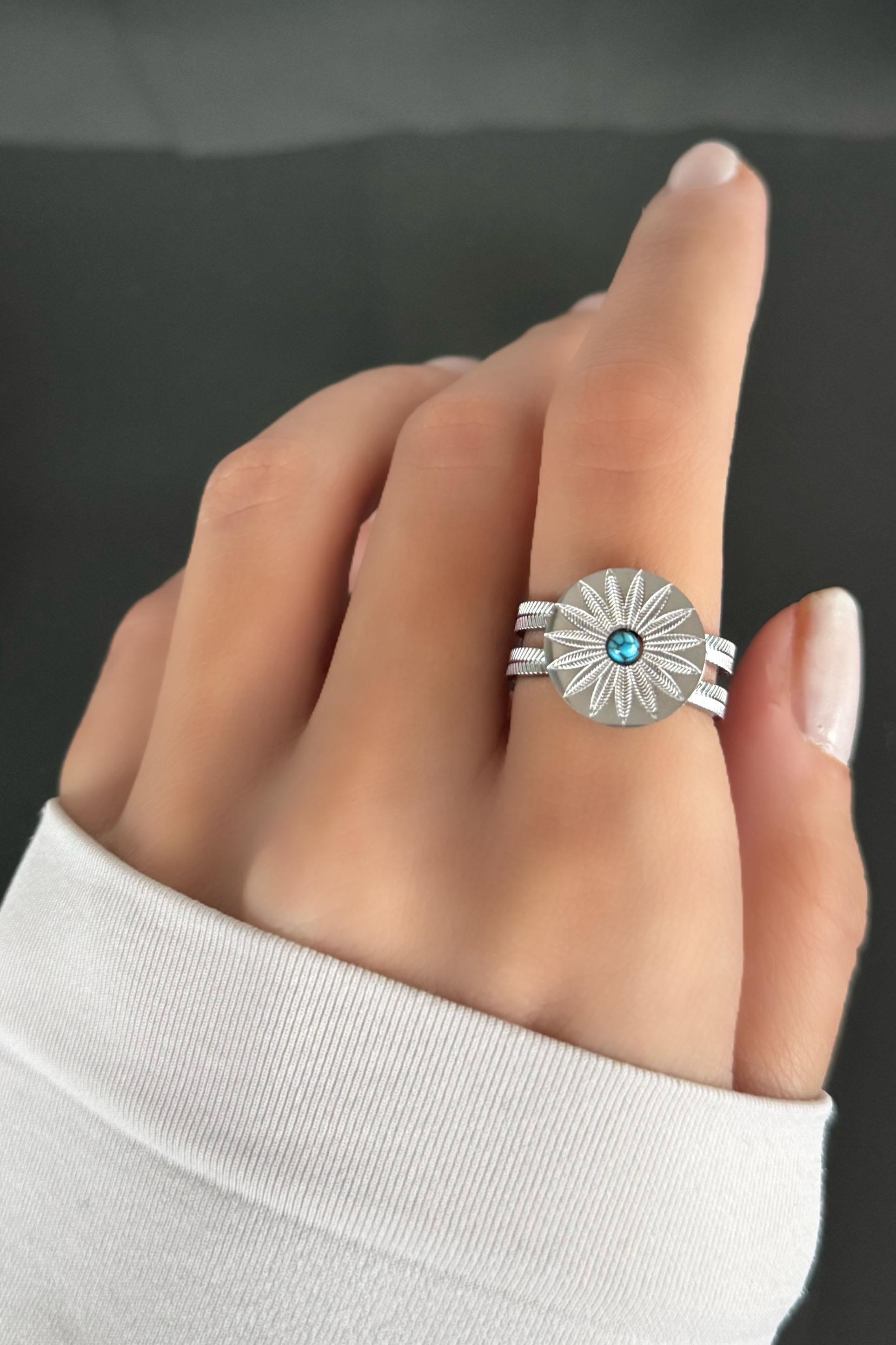 Gümüş Renk Çiçek Detaylı Ayarlanabilir Çelik Yüzük