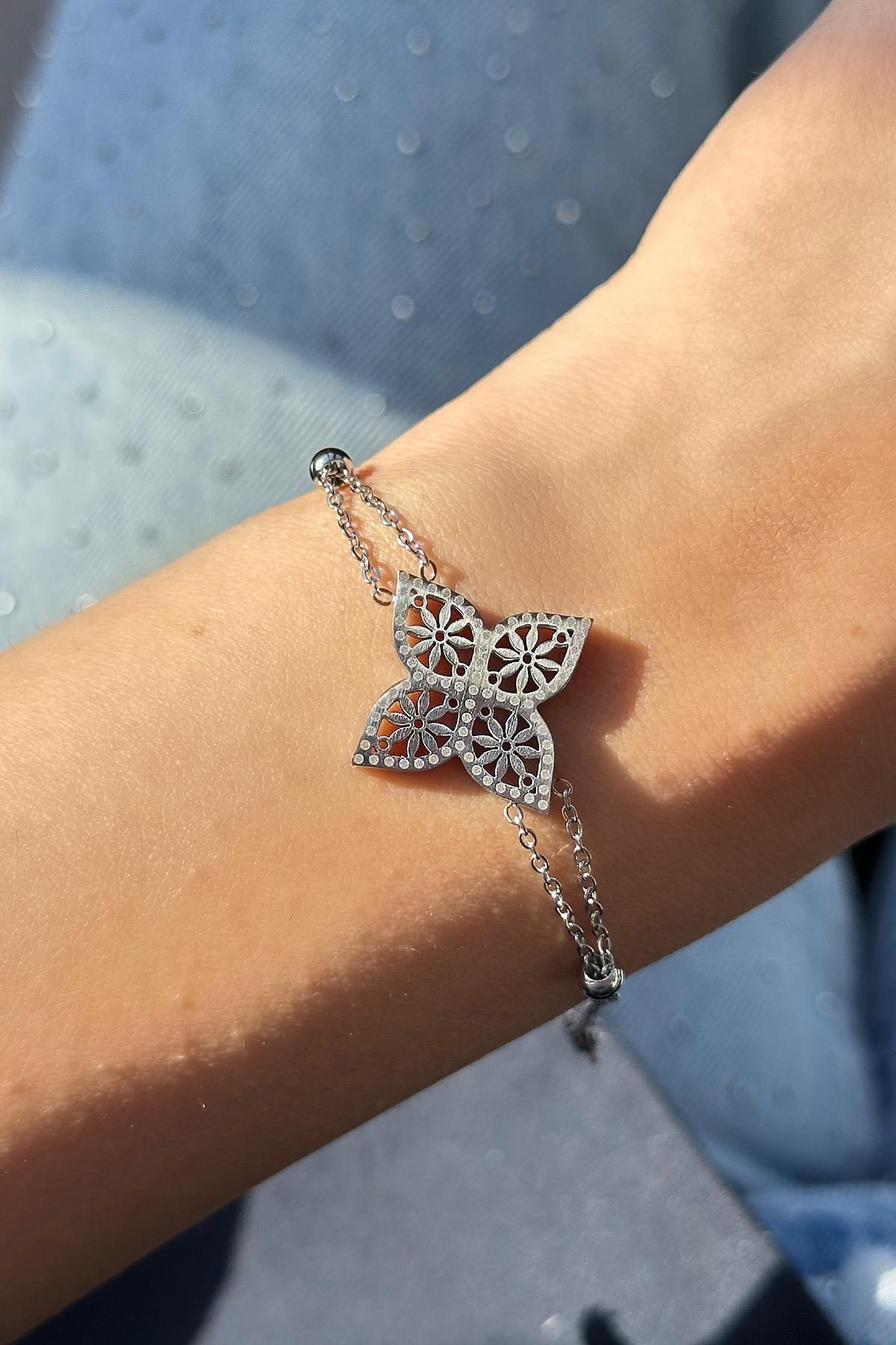 Gümüş Renk Çiçek Figürlü Çelik Bileklik