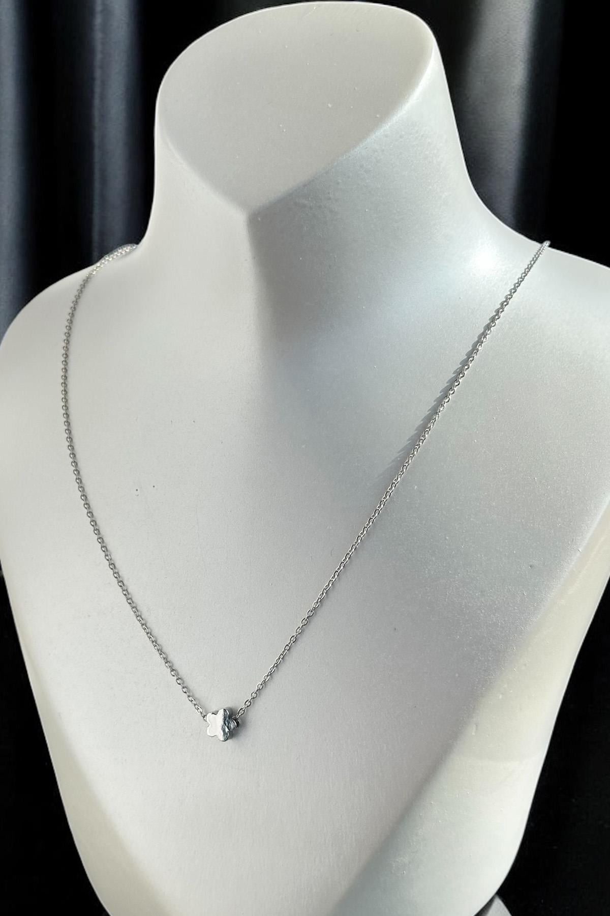 Gümüş Renk Çiçek Figürlü Kolye