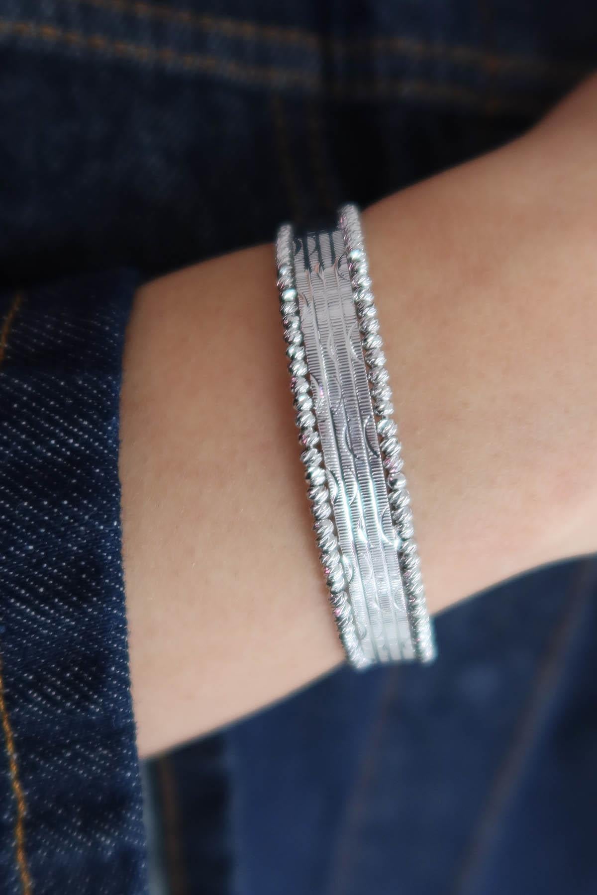 Gümüş Renk Dorika Boncuk Detaylı YSX Kelepçe Bileklik