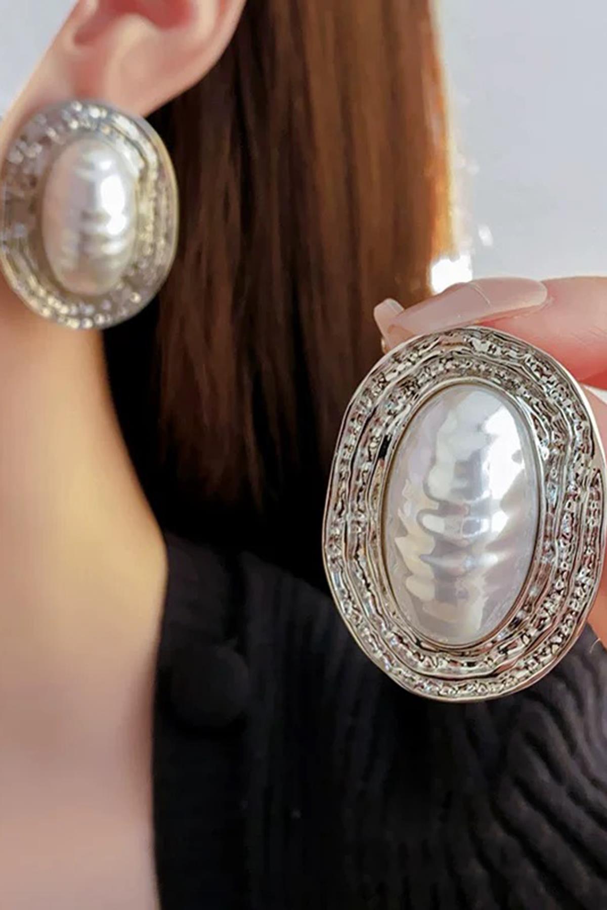 Gümüş Renk İnci Detaylı Küpe (Çift)