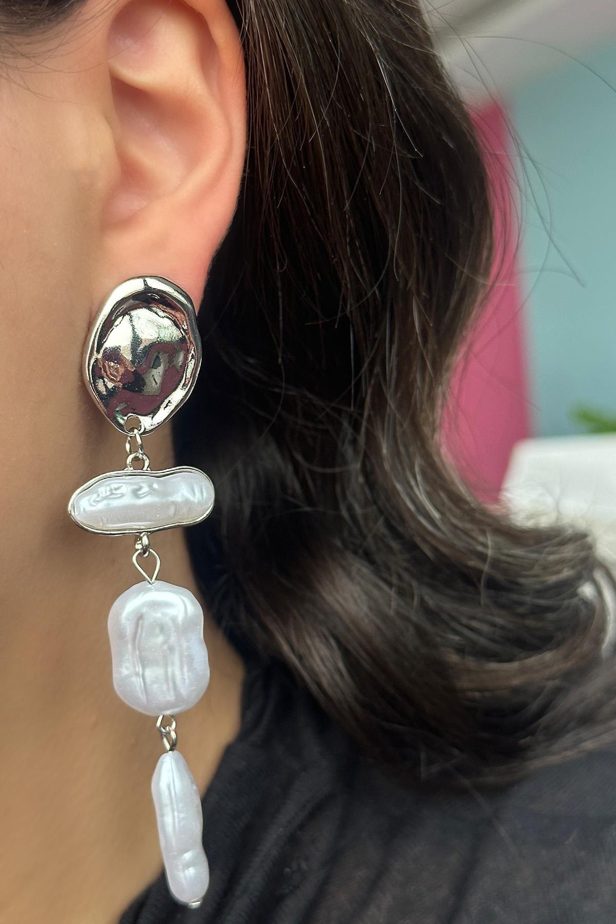 Gümüş Renk İnci Detaylı Küpe (Çift)