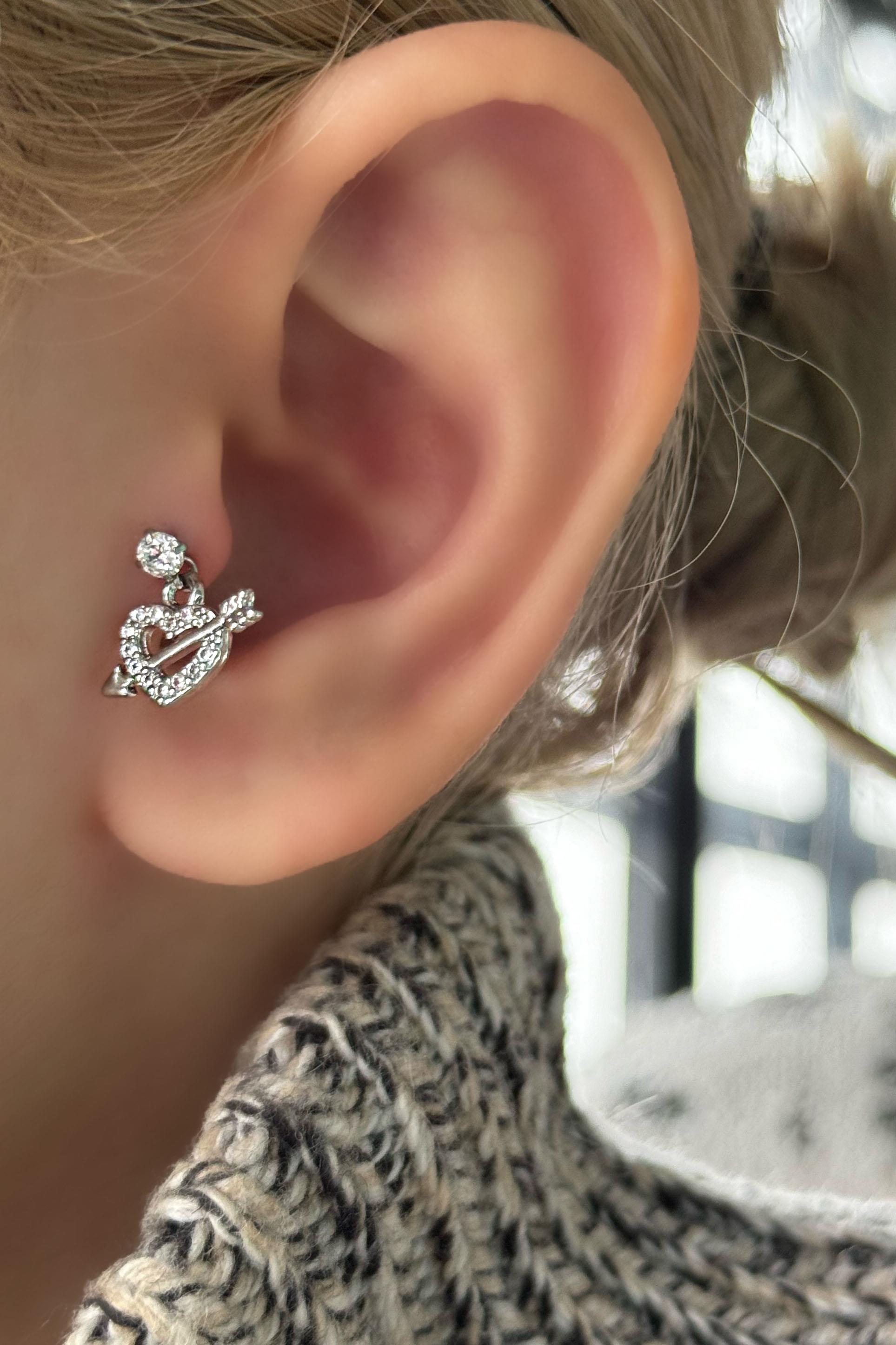 Gümüş Renk Kalp Figürlü Cerrahi Çelik Tragus/Kıkırdak Küpe (Tek)