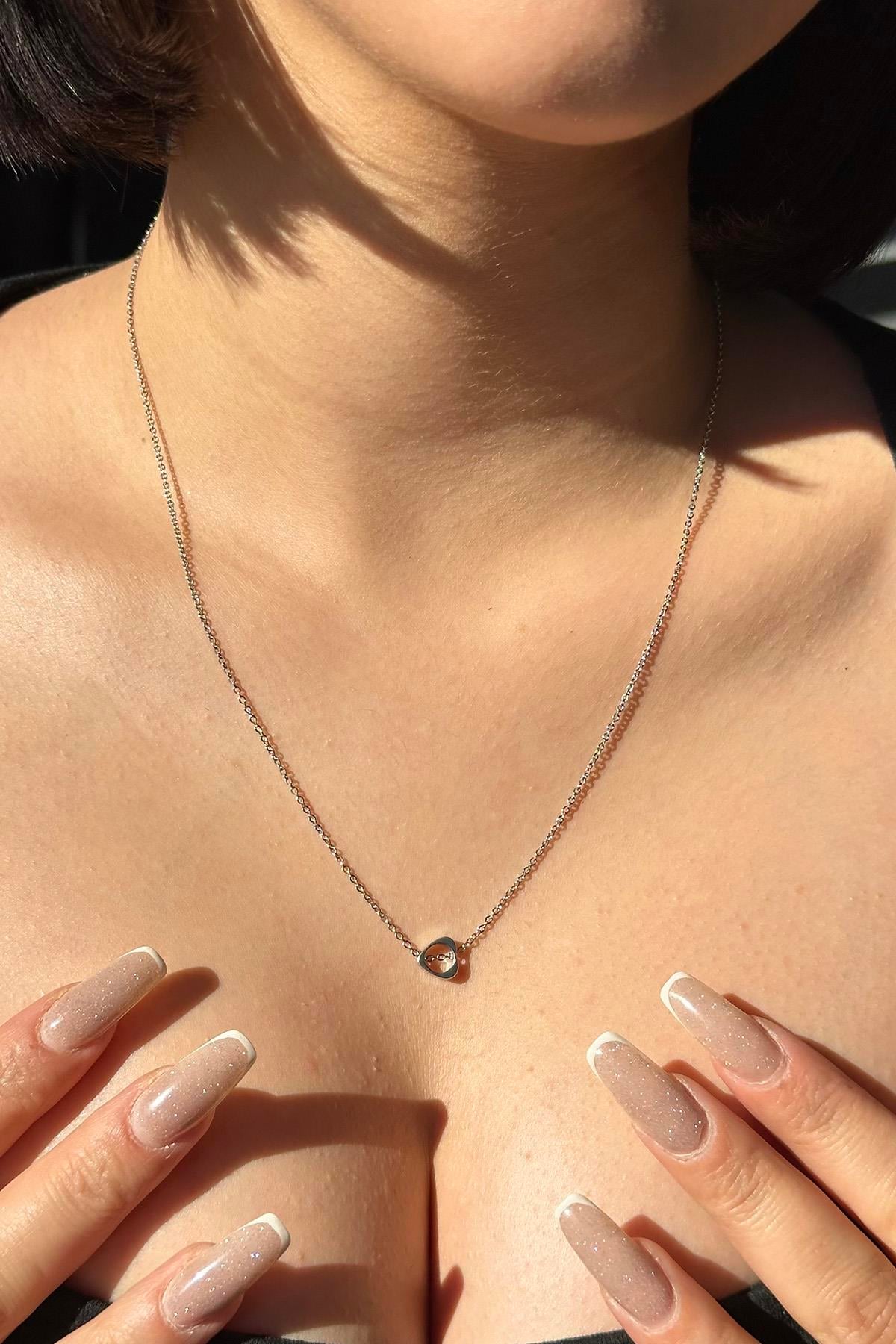 Gümüş Renk Kalp Figürlü Kolye