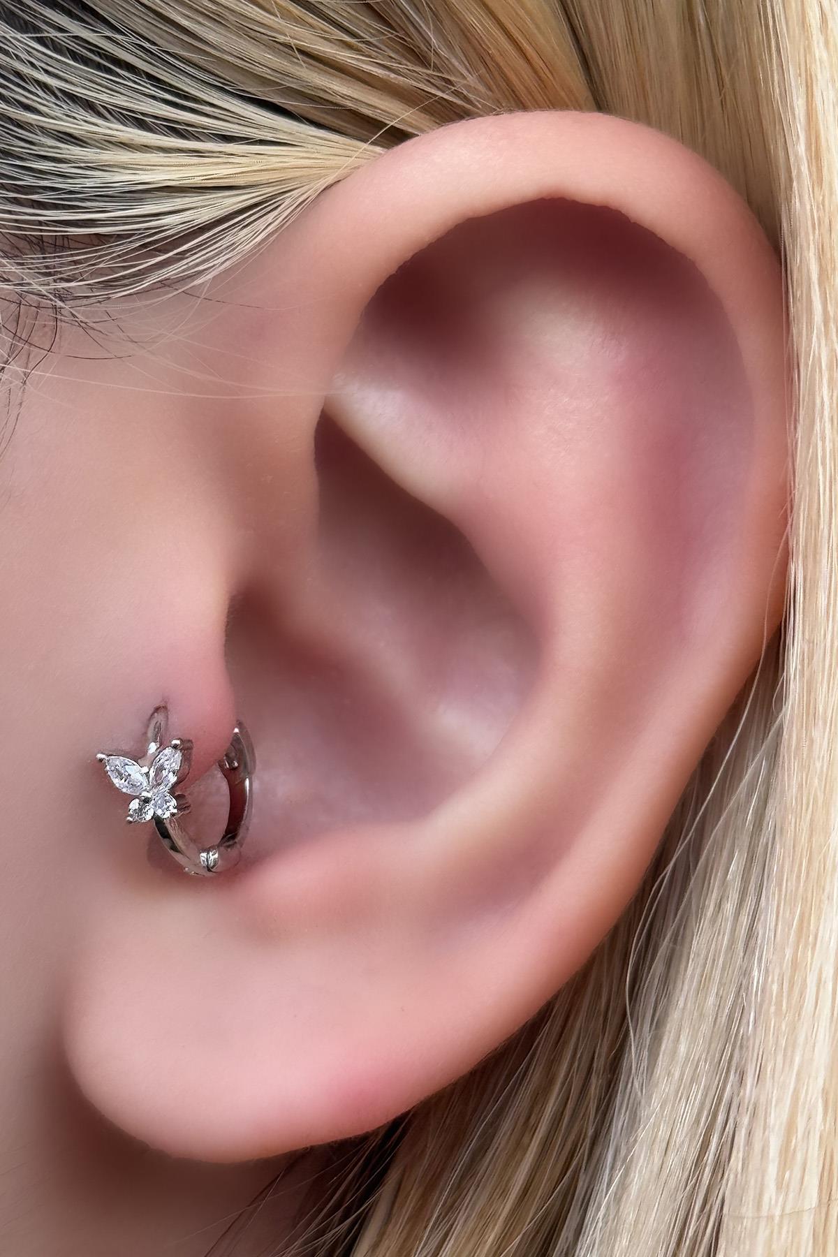 Gümüş Renk Taş Detaylı Çelik Halka Tragus/Kıkırdak Küpe/Piercing (Tek)