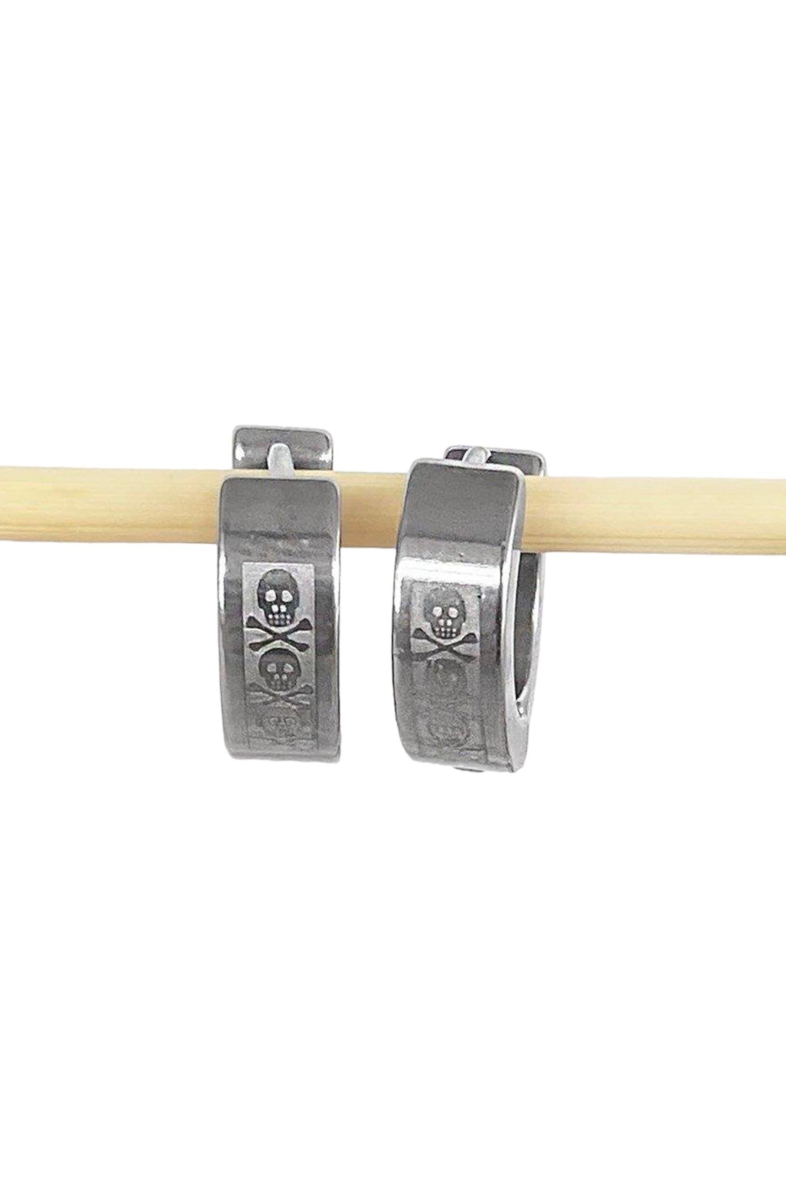 Gümüş Renk Kurukafa Desenli Unisex Halka Çelik Küpe (Çift)