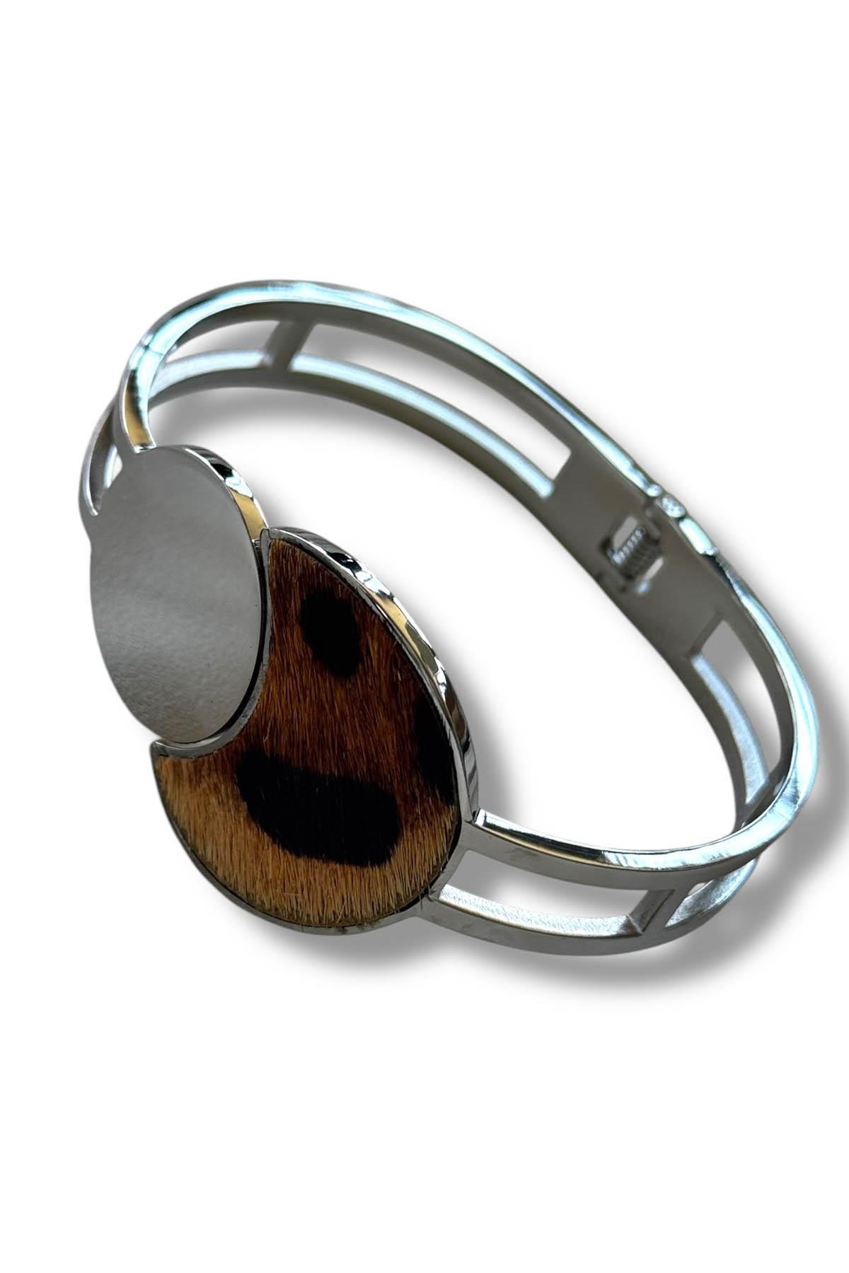 Gümüş Renk Leopar Desenli Çelik Kelepçe Bileklik