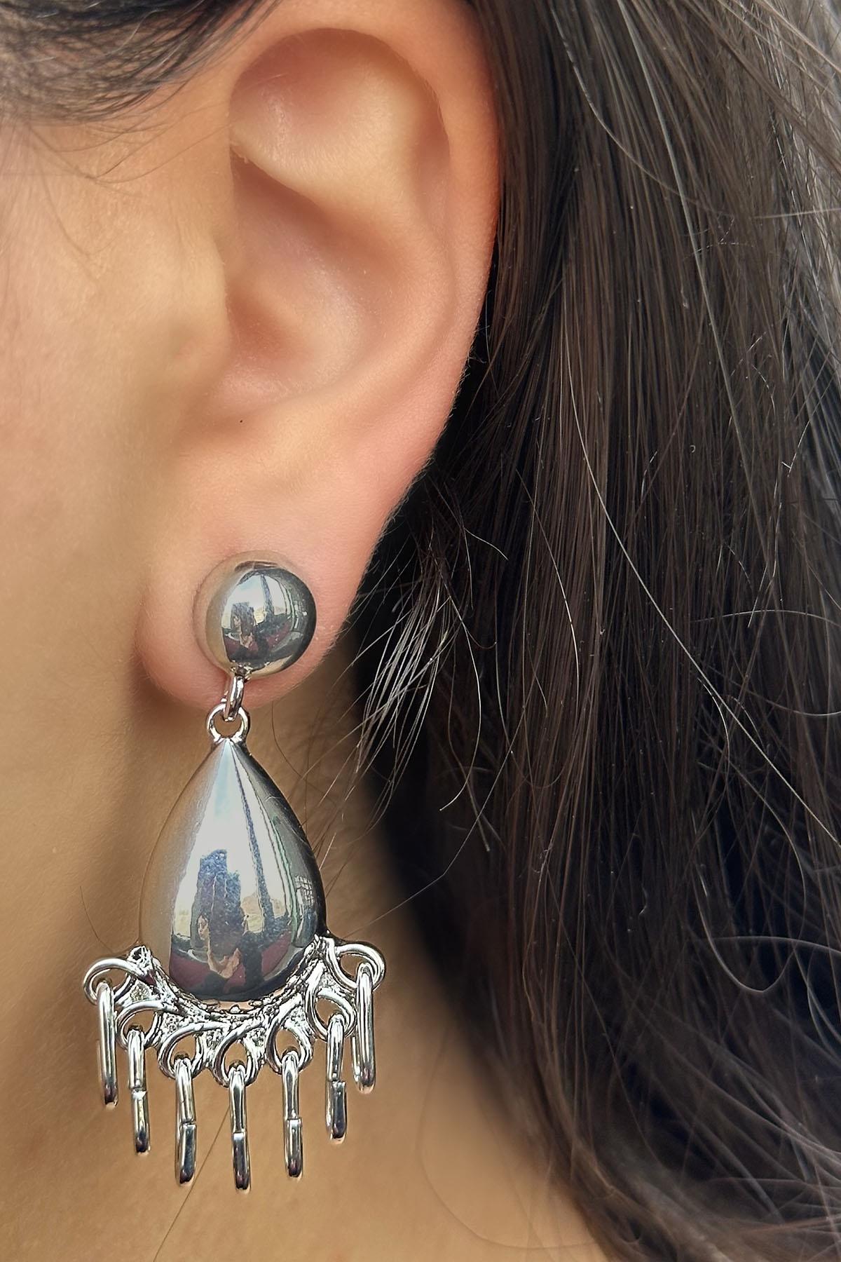 Gümüş Renk Sallantılı Metal Küpe (Çift)