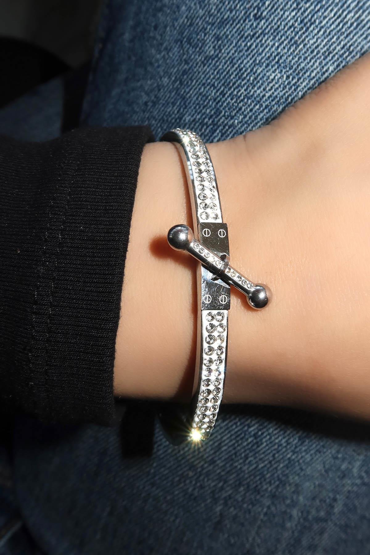 Gümüş Renk Taş Detaylı Çelik Kelepçe Bileklik
