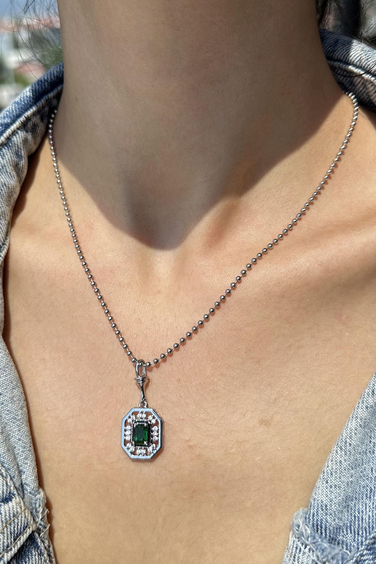 Gümüş Renk Taş Detaylı Çelik Serenay Kolyesi