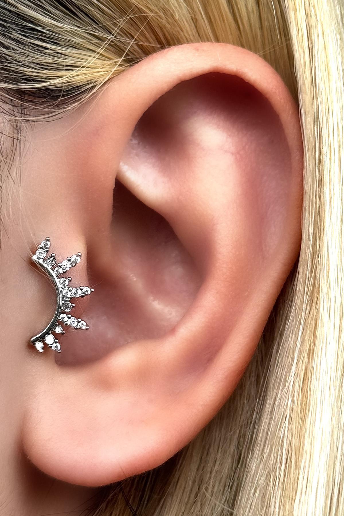Gümüş Renk Taş Detaylı Çelik Tragus/Kıkırdak Küpe/Piercing (Tek)