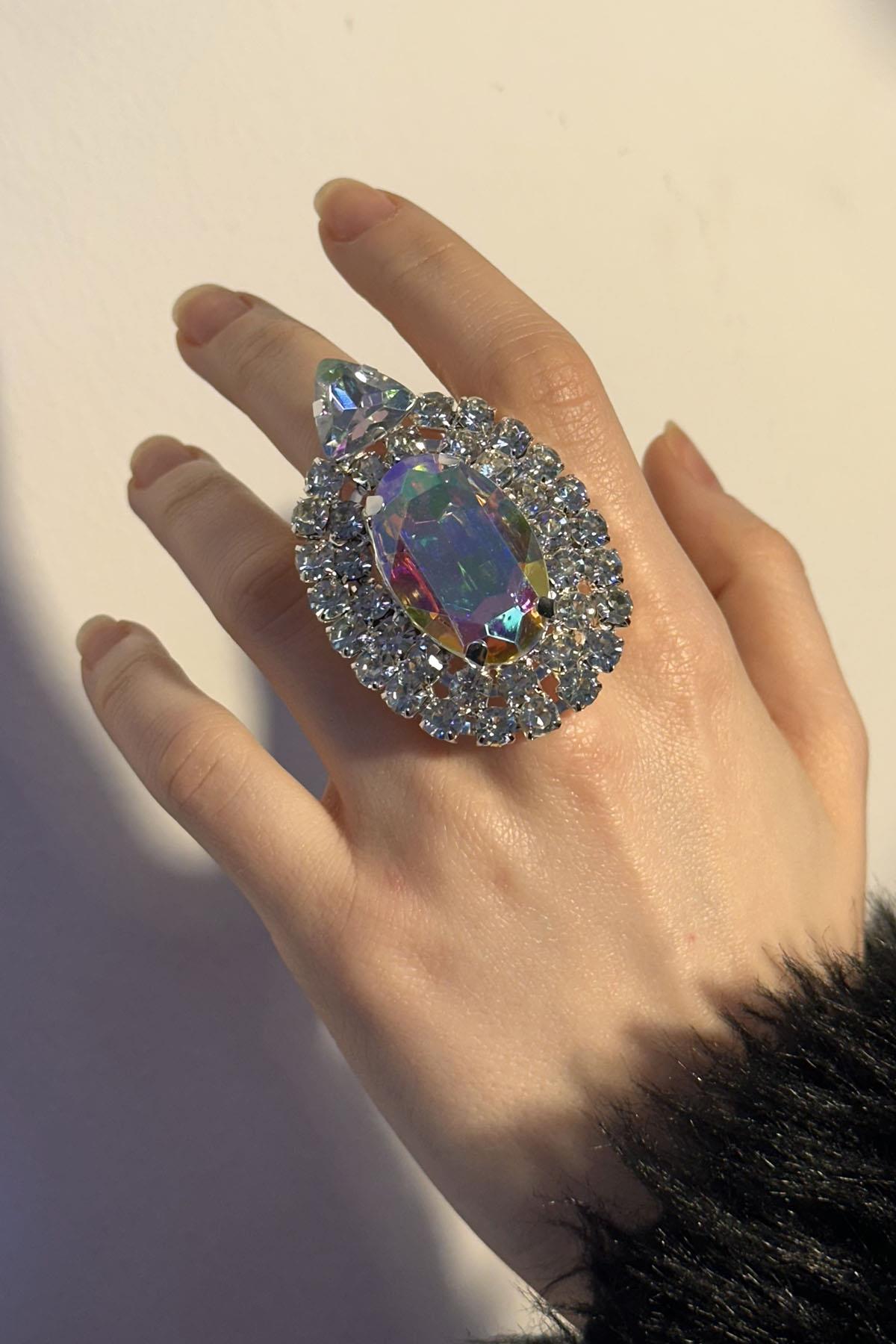 Gümüş Renk Taş Detaylı Tasarım Ayarlanabilir Yüzük