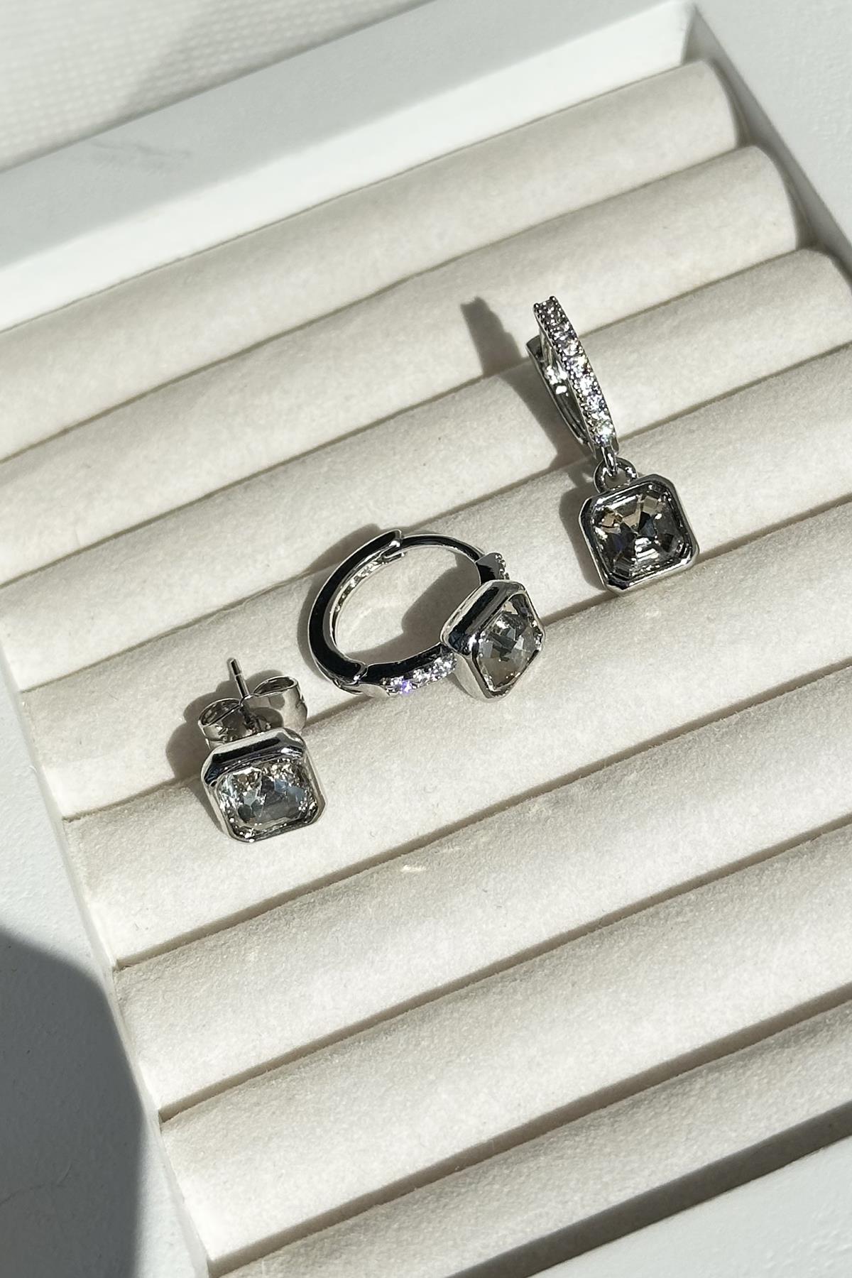 Gümüş Renk Taş Detaylı VİP 3'lü YSX Küpe Set