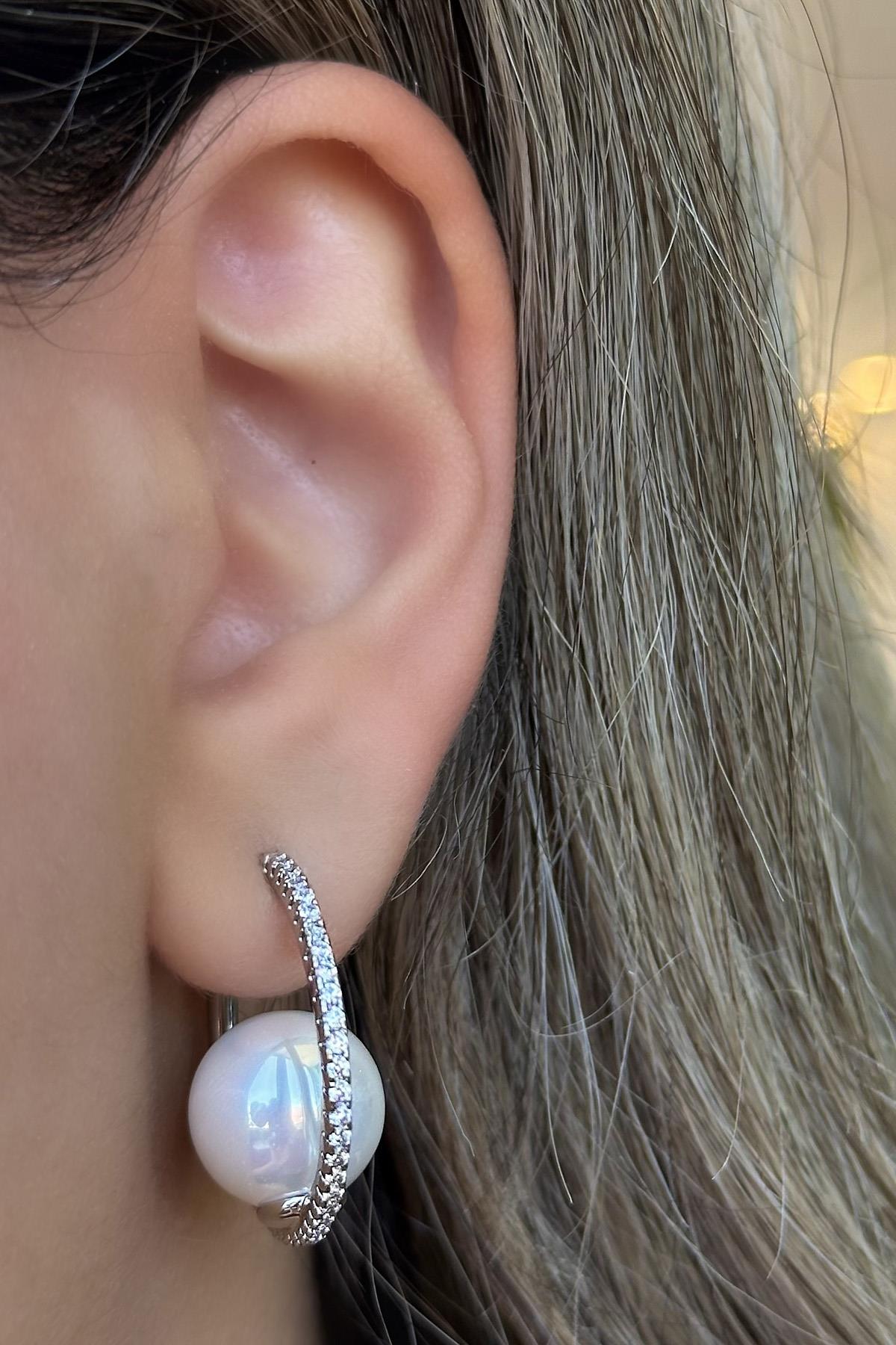 Gümüş Renk Taş Ve İnci Detaylı Çelik Xuping Küpe (Çift)