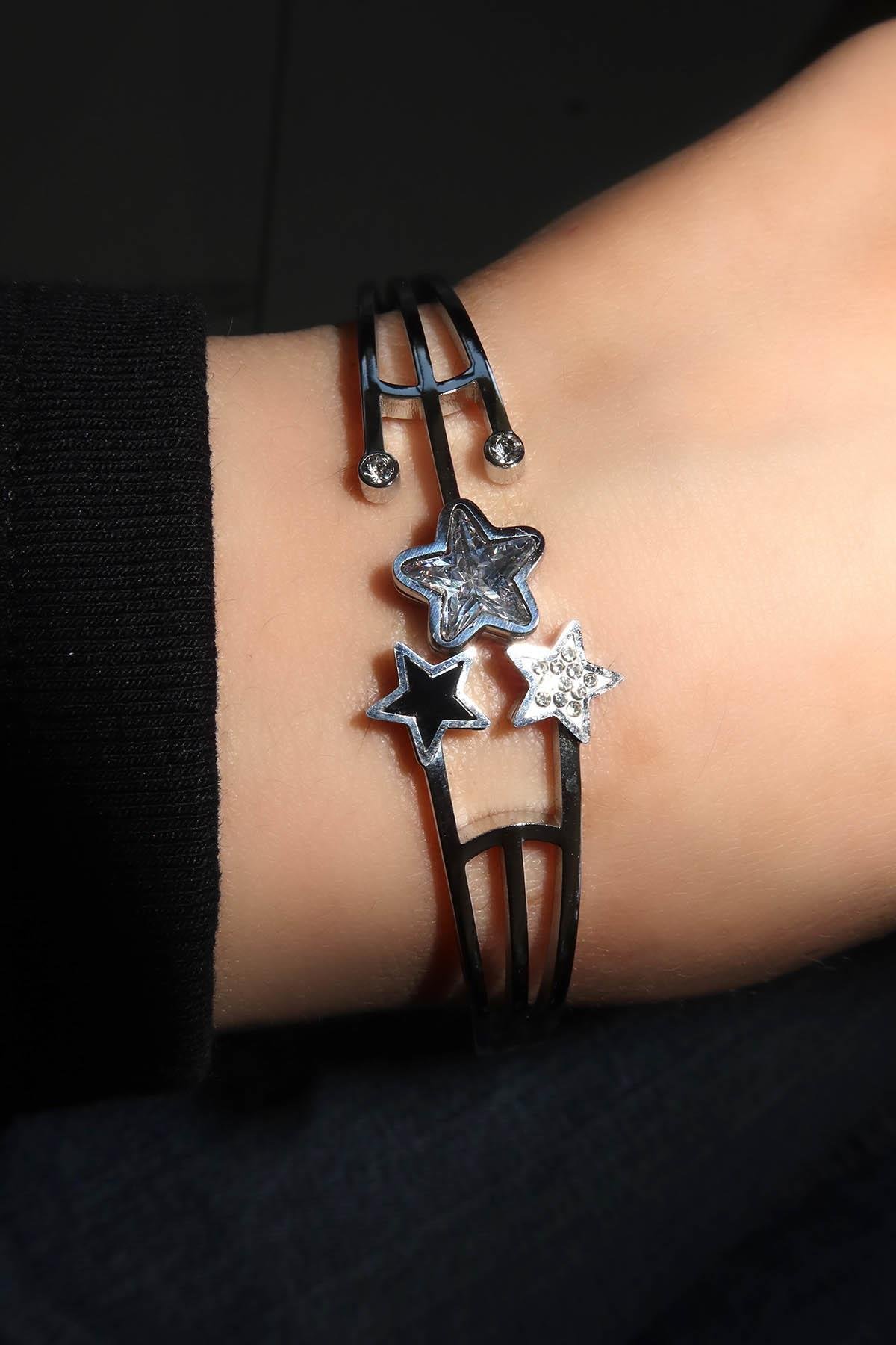 Gümüş Renk Yıldız Figürlü Taş Detaylı Çelik Kelepçe Bileklik