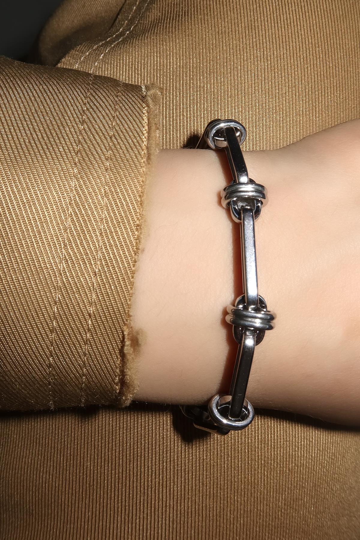 Gümüş Renk Zincir Detaylı Çelik Bileklik