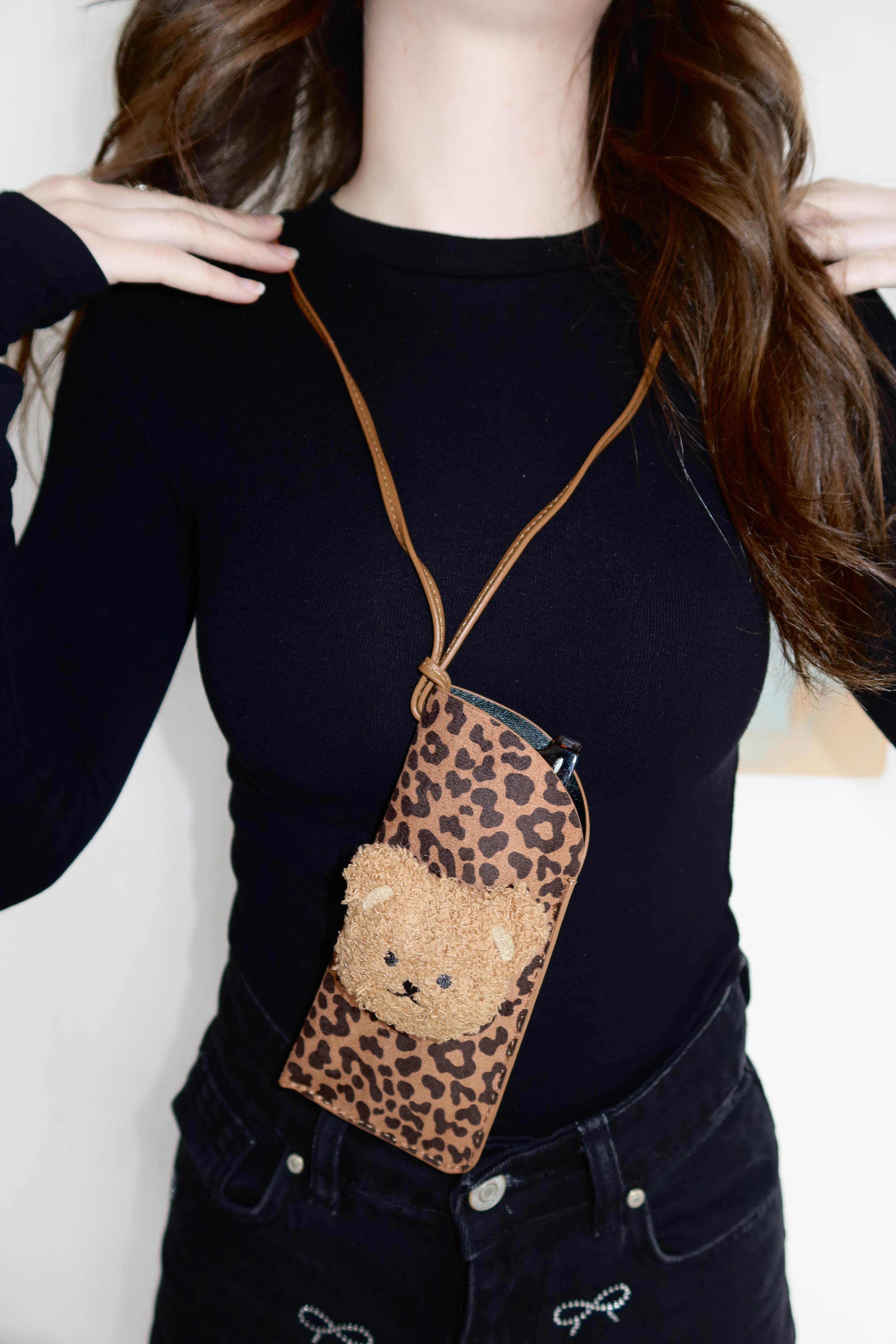 Kahve Renk Leopar Desenli Ayıcık Figürlü Boyundan Asmalı Gözlük Kılıfı