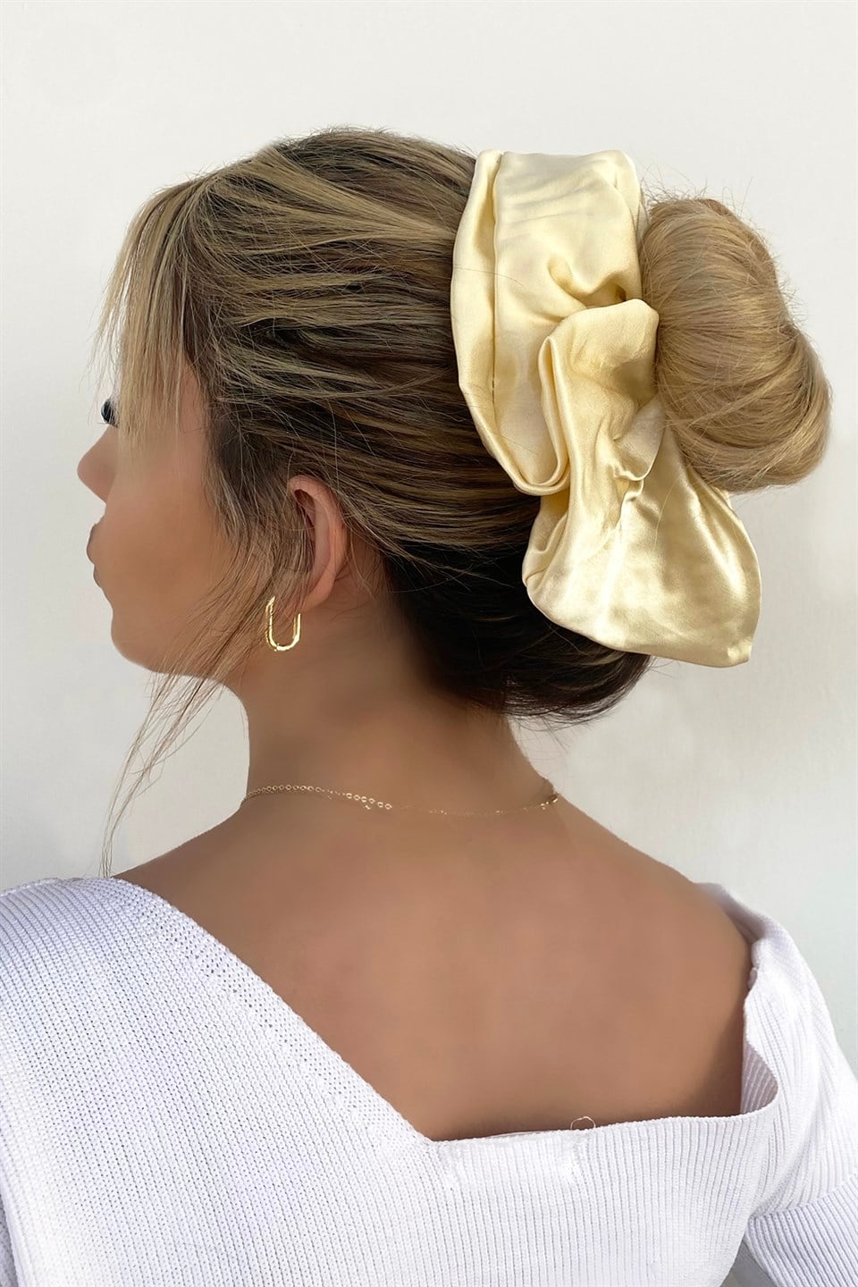 Krem Renk Büyük Boy Scrunchies Simit Toka