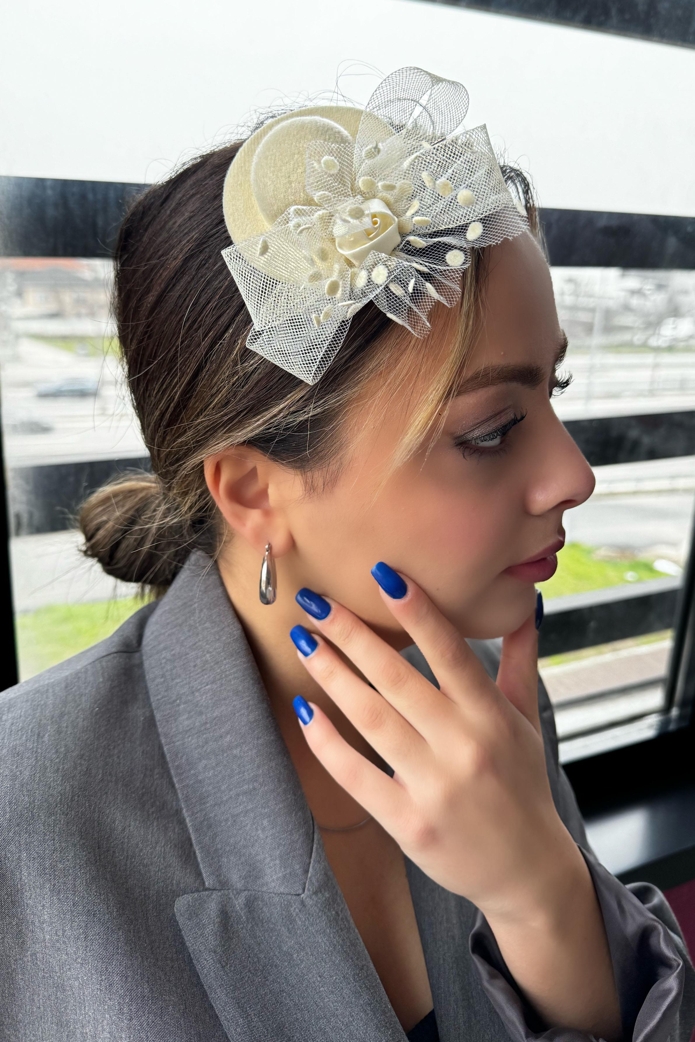 Krem Renk Çiçek Detaylı Mini Nikah Şapkası/Vualet Şapka Pens Detaylı Toka