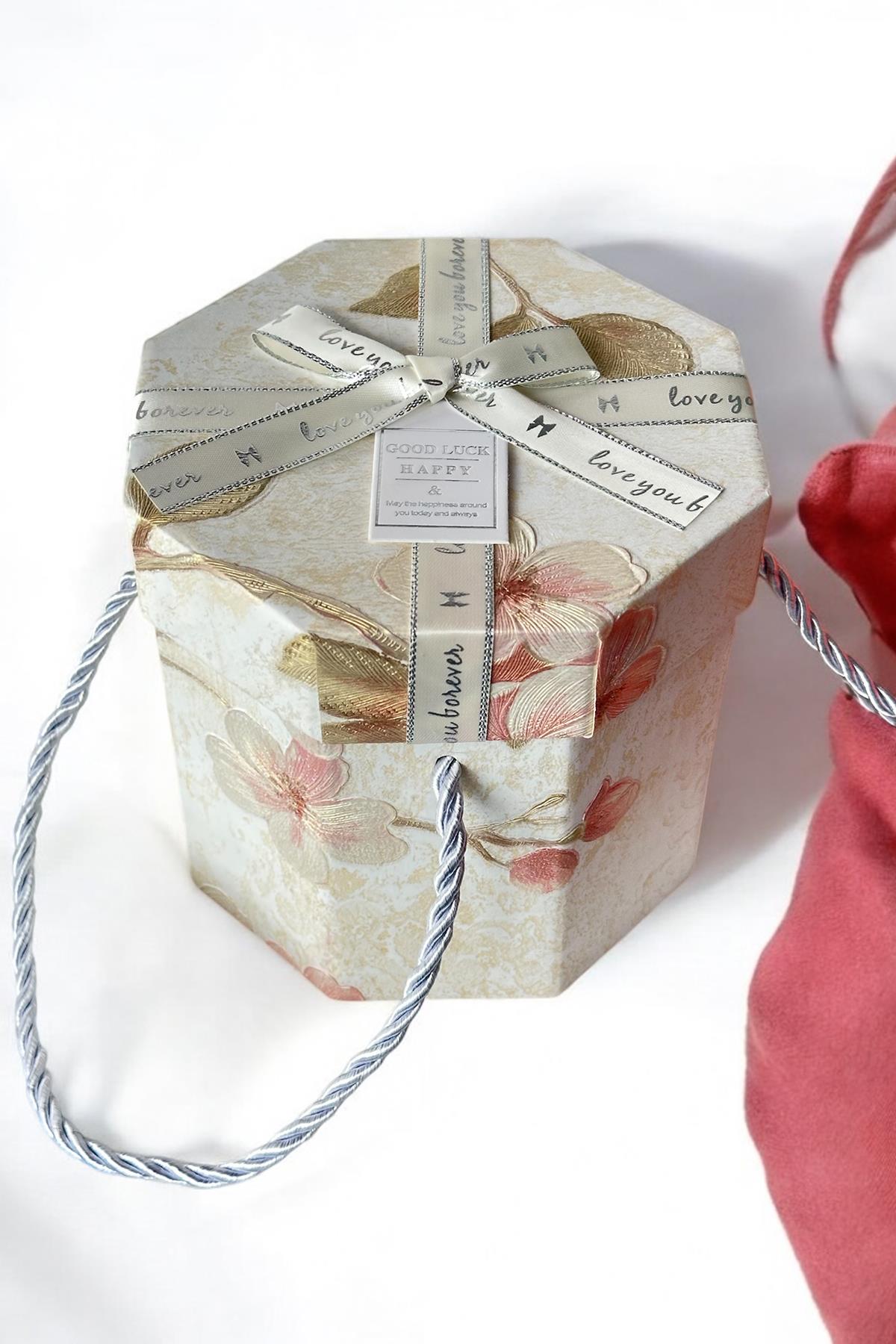 Krem Renk Çiçek Figürlü Kurdele Detaylı Hediye Kutusu