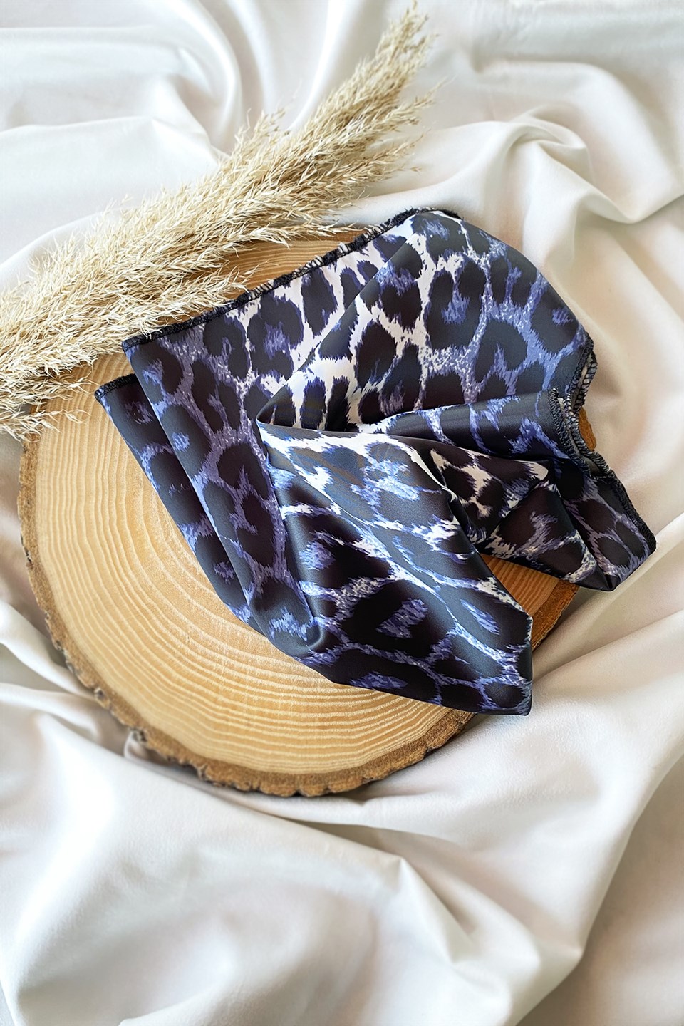 Takistir Jewelry  Burgundy Color Leopard Patterned Fular