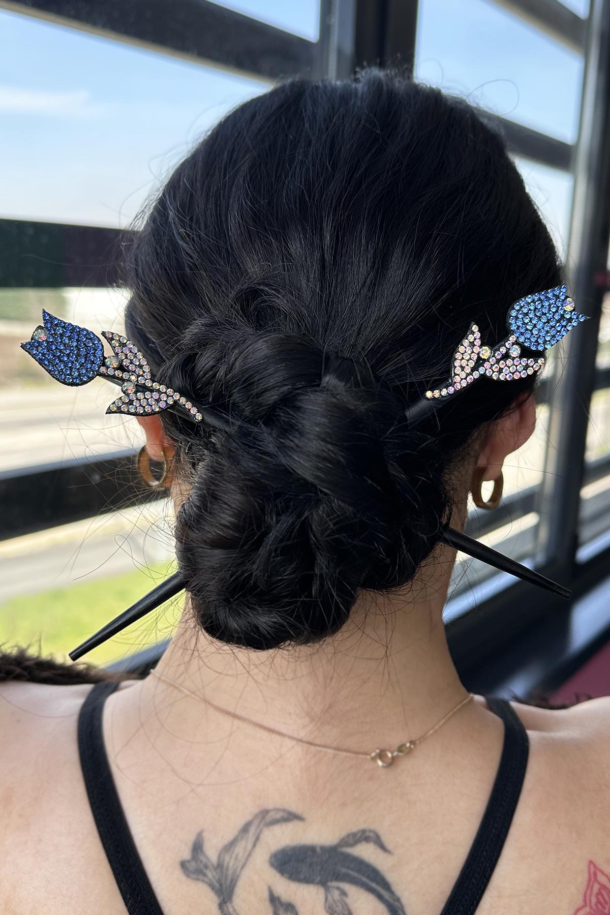 Mavi Renk Lale Figürlü Taş Detaylı Topuz Tokası/ Kalemi