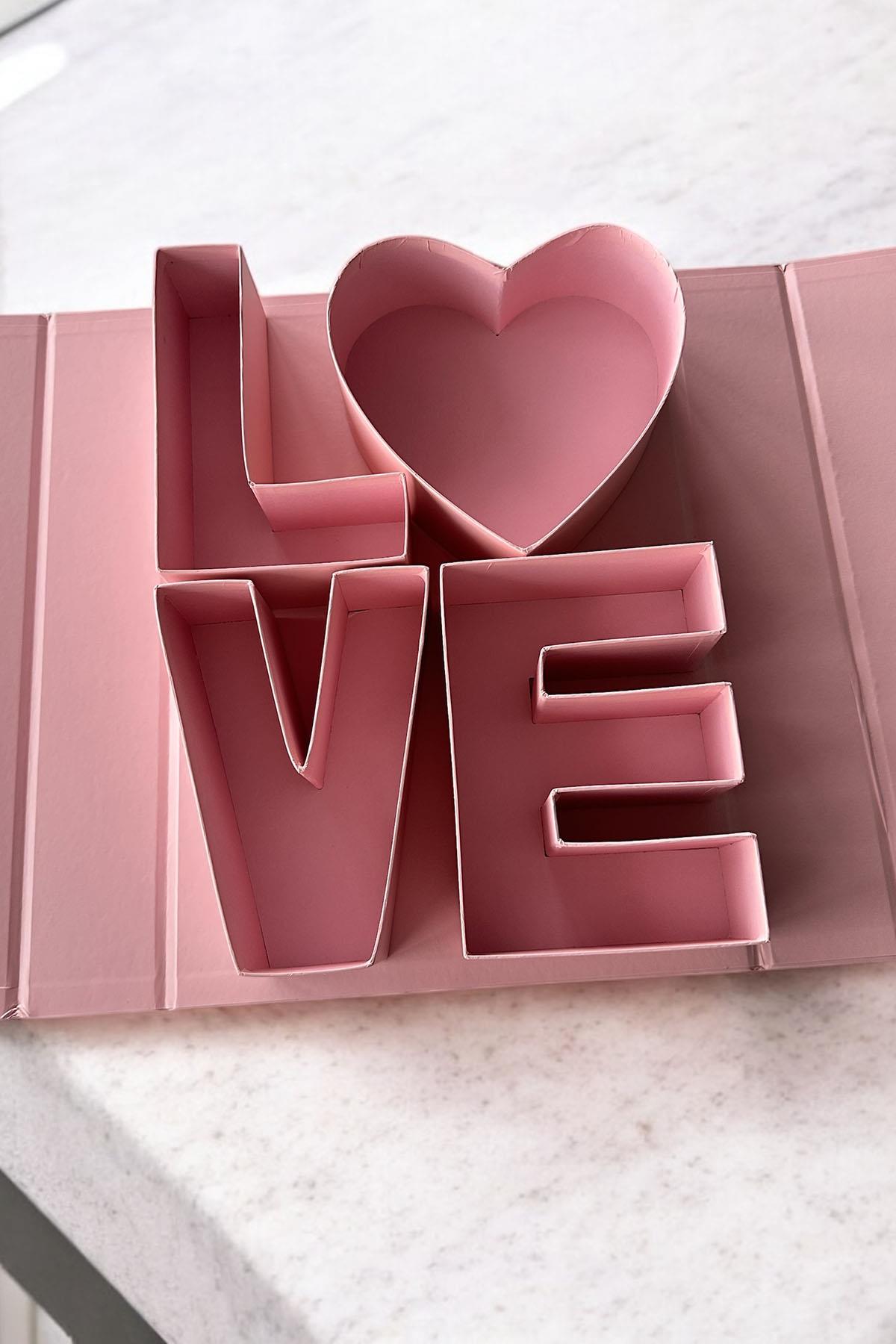 Pembe Renk Love Detaylı Doldurulabilir Hediye Kutusu