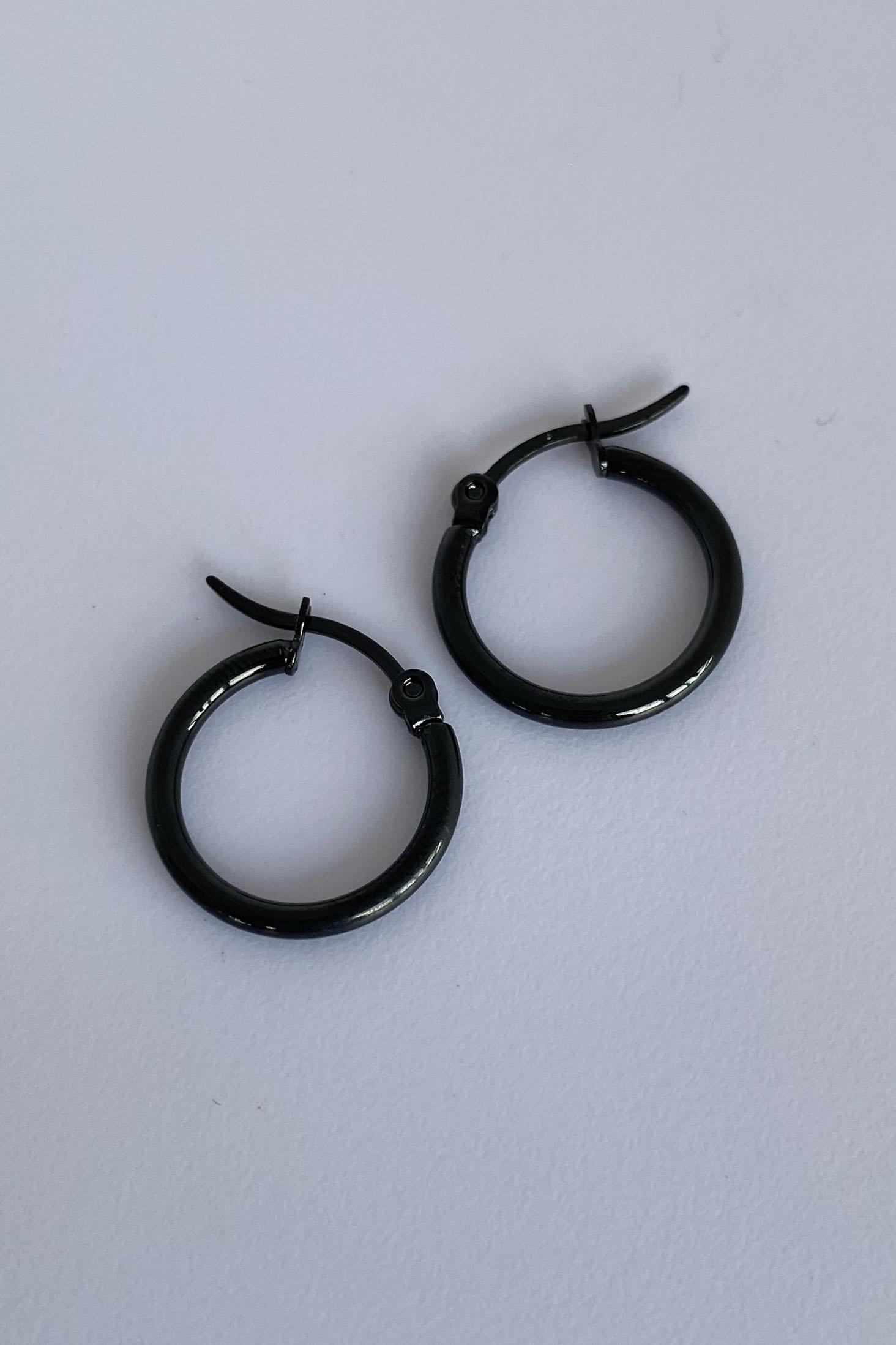 Siyah Renk Halka Çelik Küpe (Çift)